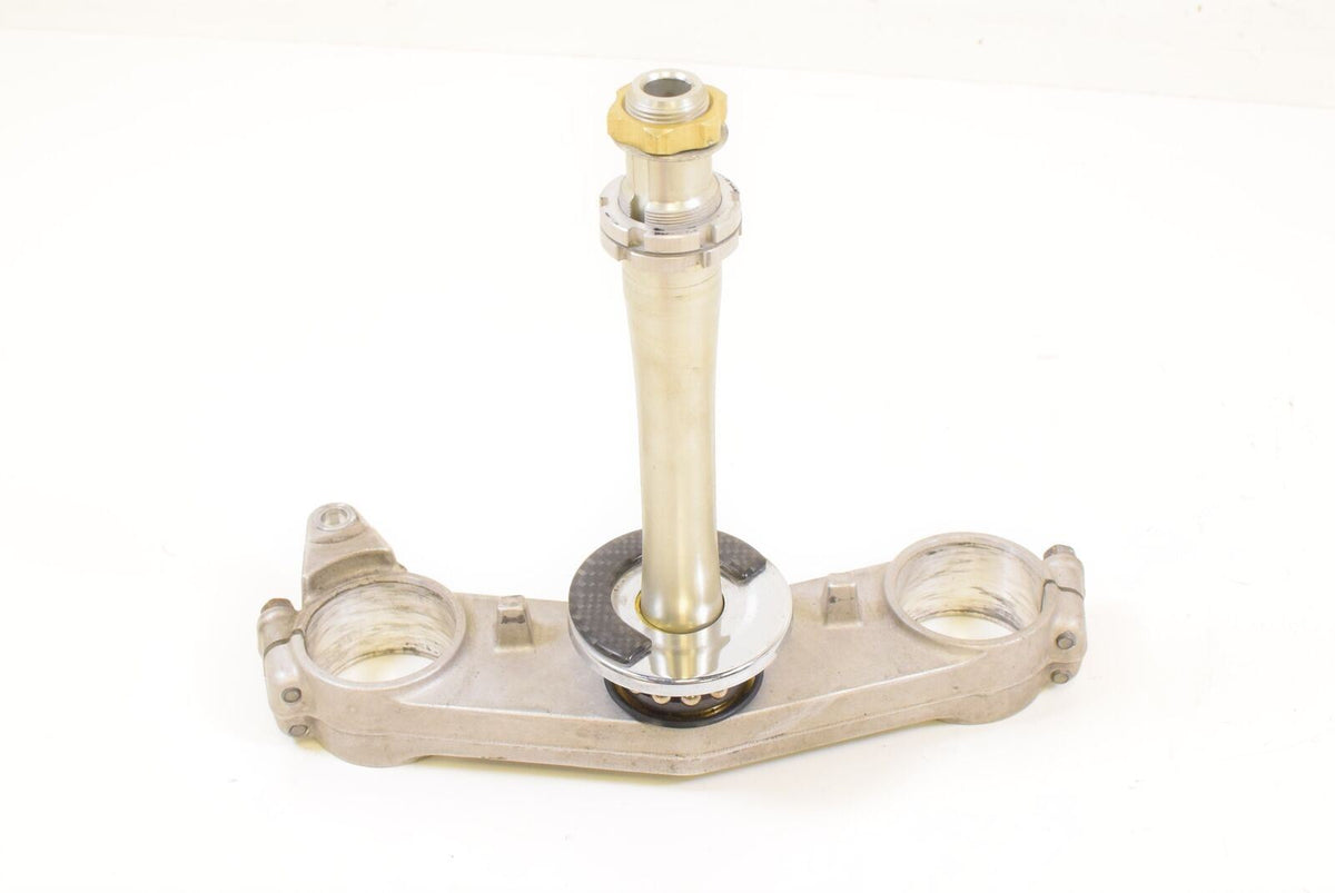 2006 Suzuki GSX1300 R Hayabusa Lower Triple Tree Steering Clamp 51410-24F30 {{ shop.shopifyCountryName }} - Mototech271