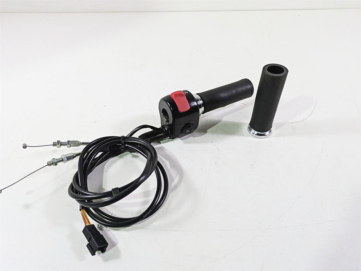 2016 Suzuki M109R VZR1800 Boulevard Right Hand Control Switch 37200-06J00 {{ shop.shopifyCountryName }} - Mototech271