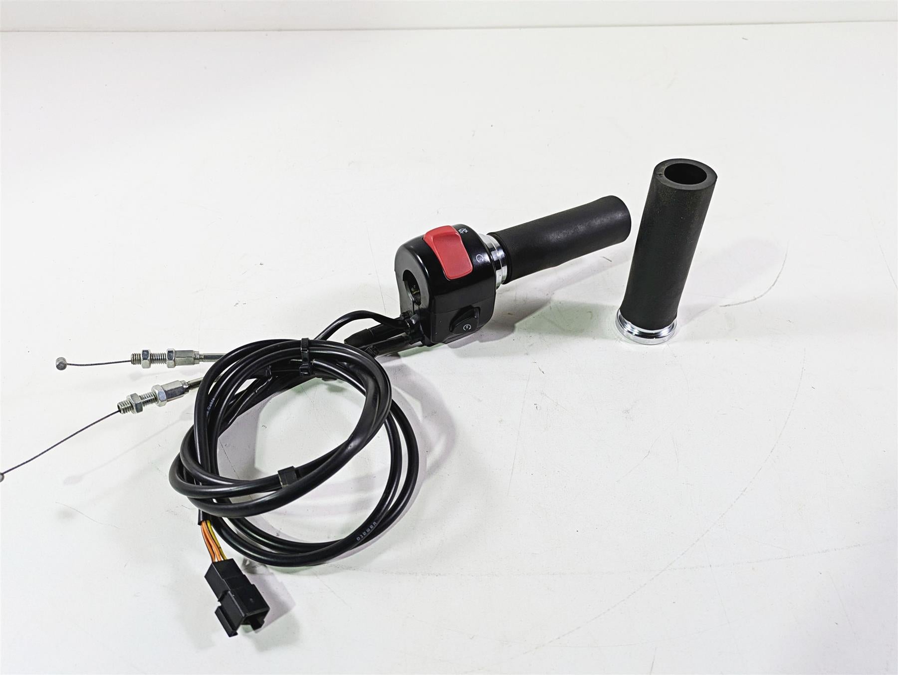 2016 Suzuki M109R VZR1800 Boulevard Right Hand Control Switch 37200-06J00 {{ shop.shopifyCountryName }} - Mototech271