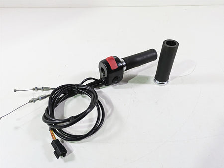 2016 Suzuki M109R VZR1800 Boulevard Right Hand Control Switch 37200-06J00 {{ shop.shopifyCountryName }} - Mototech271