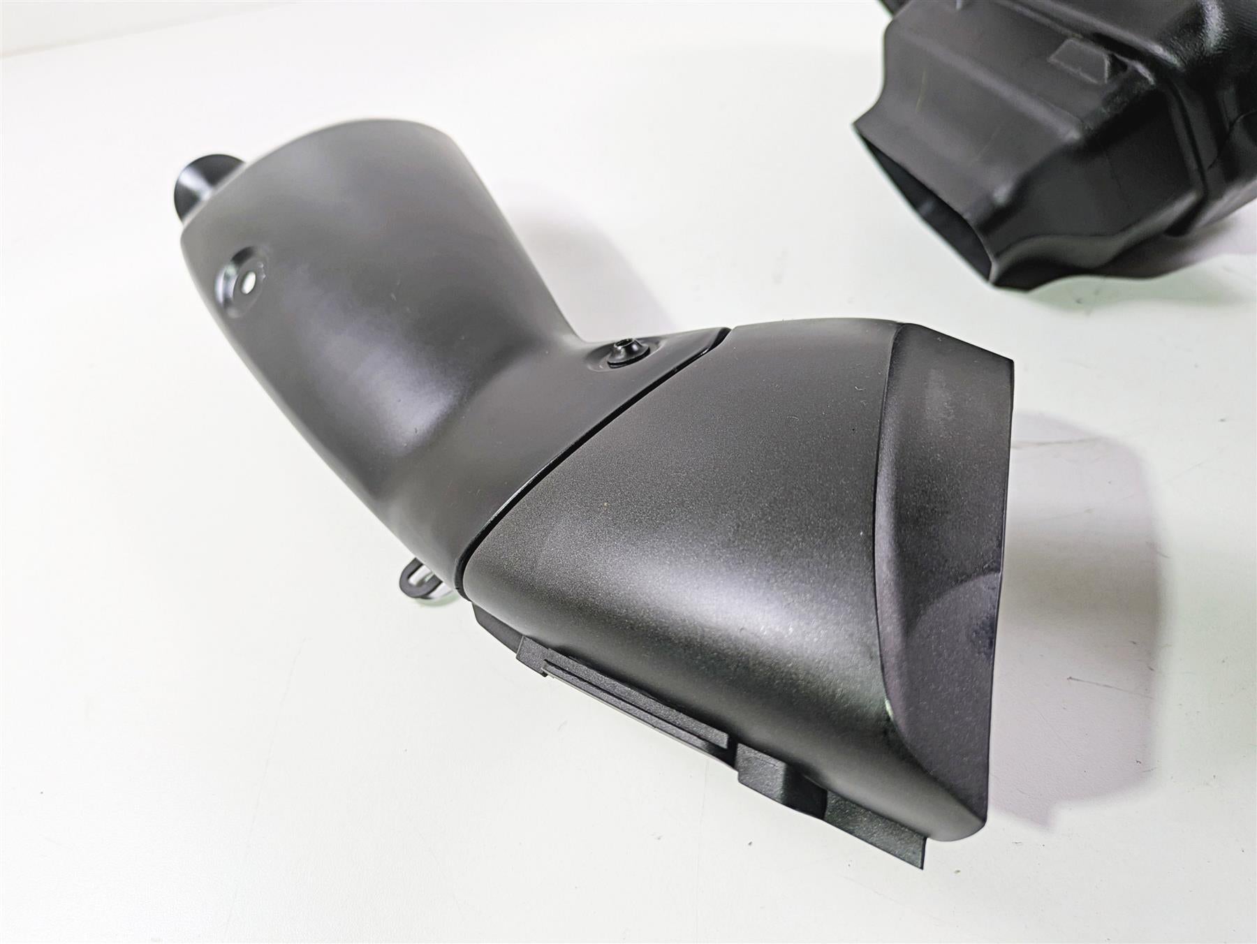2014 Yamaha YZFR1 R1 RN22 Front Air Intake Duct Ram Scoop Set 14B-2845D-10-00 {{ shop.shopifyCountryName }} - Mototech271
