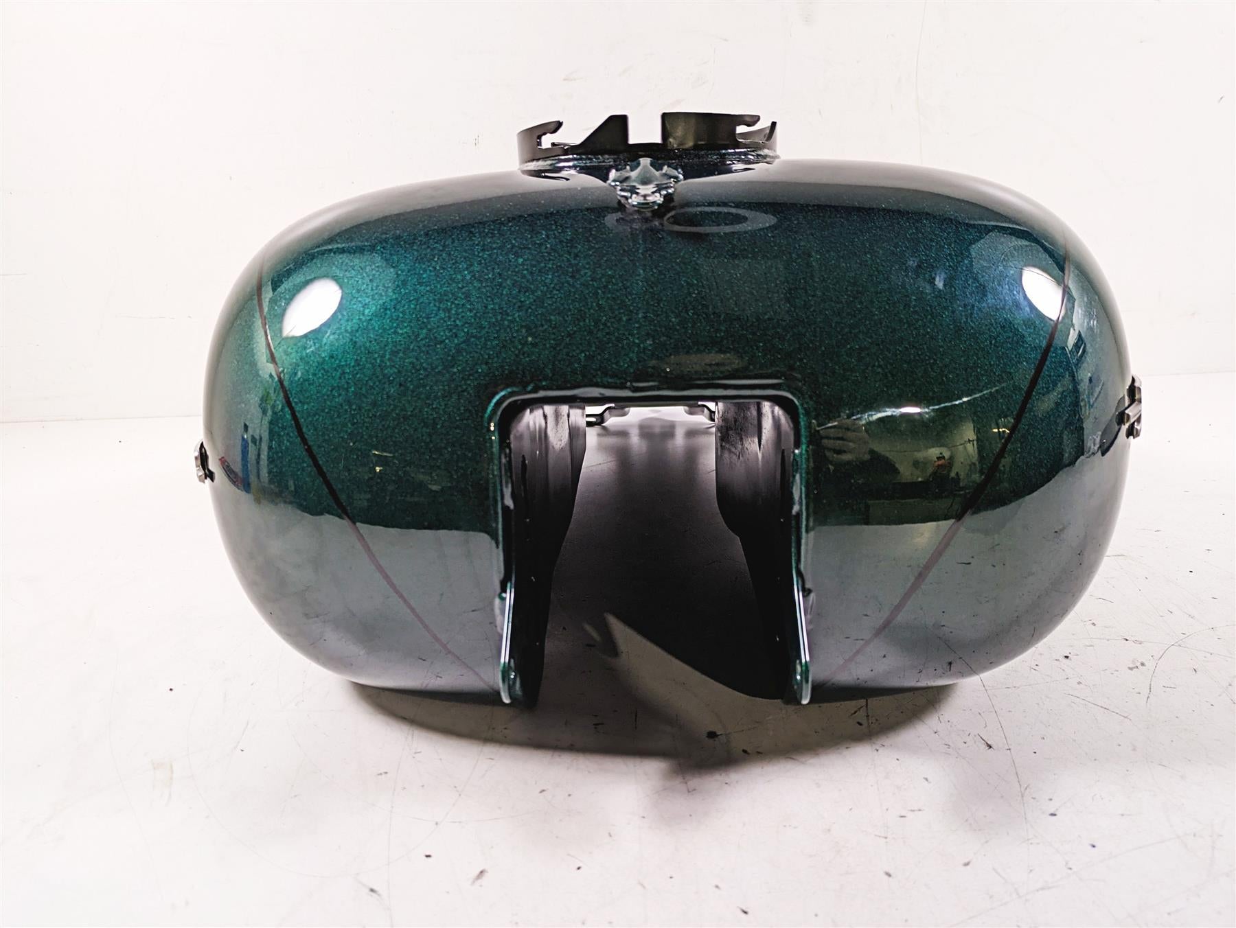 2015 Harley Touring FLHXS Street Glide Fuel Gas Petrol Tank - No Dent 61356-08 {{ shop.shopifyCountryName }} - Mototech271