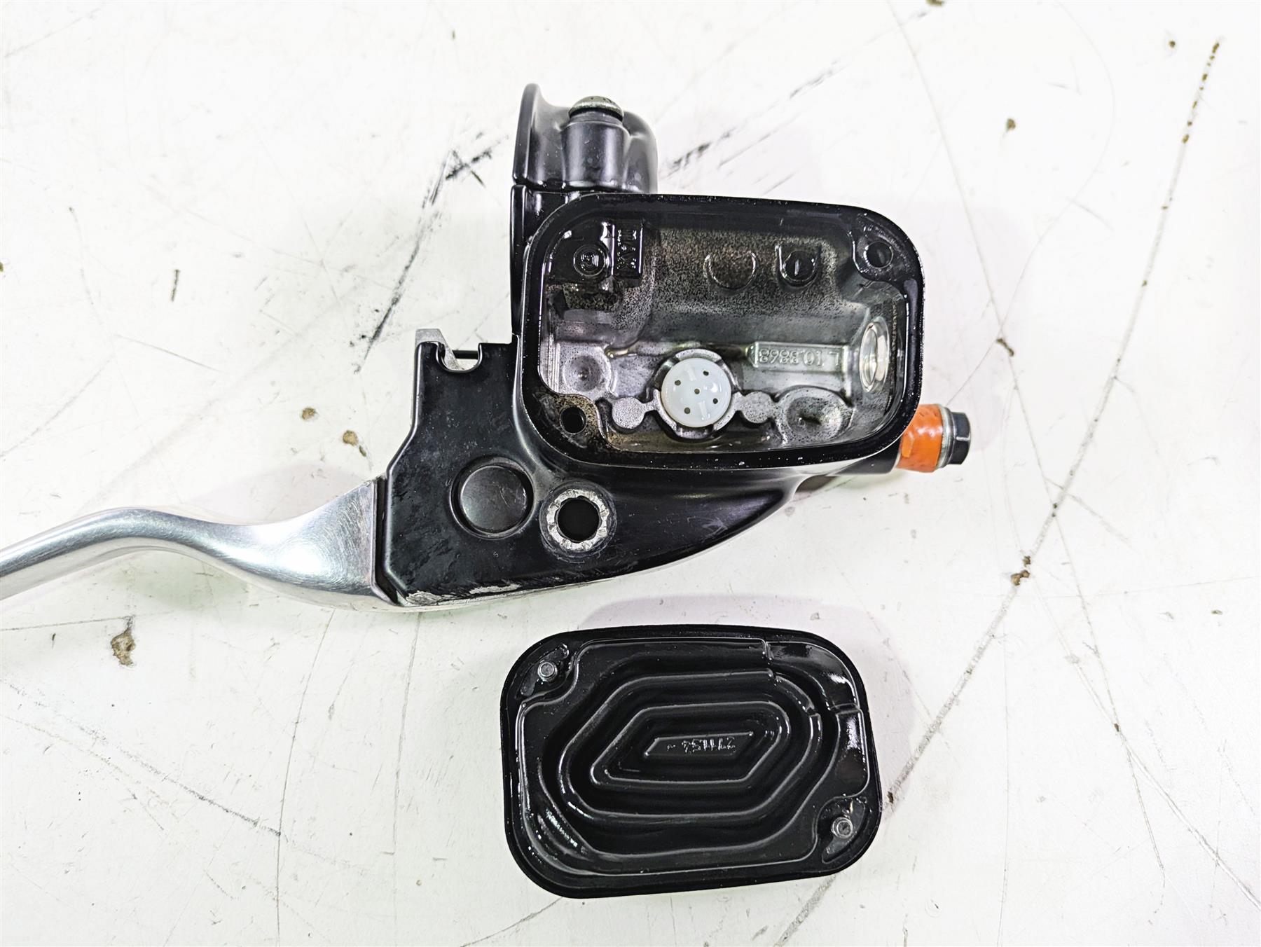 2012 Harley VRSCF Muscle V Rod Brembo Front Brake Master Cylinder 44551-08F {{ shop.shopifyCountryName }} - Mototech271