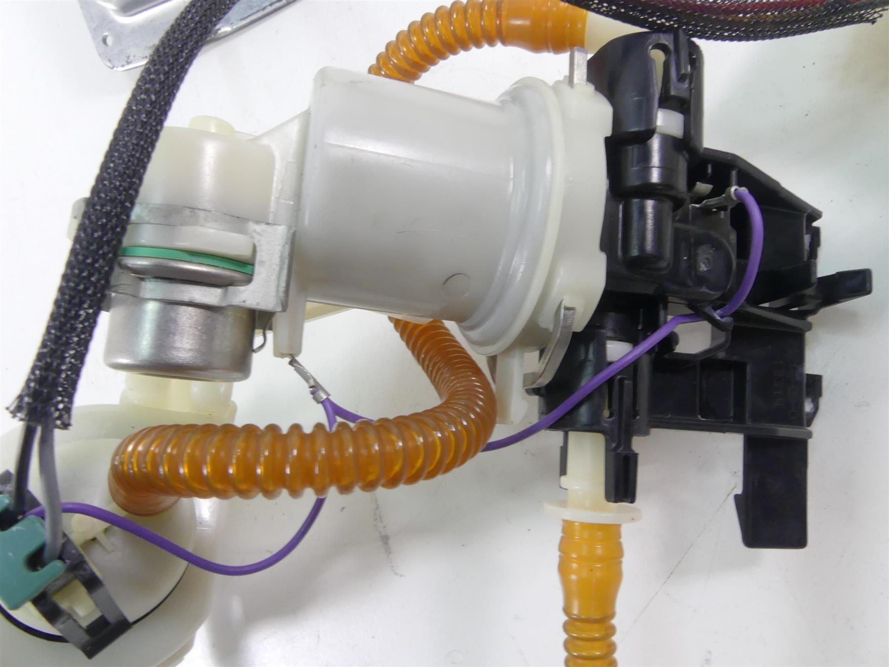 2014 Harley FXDF Dyna Fat Bob Fuel Gas Petrol Pump - Tested 75218-04D {{ shop.shopifyCountryName }} - Mototech271