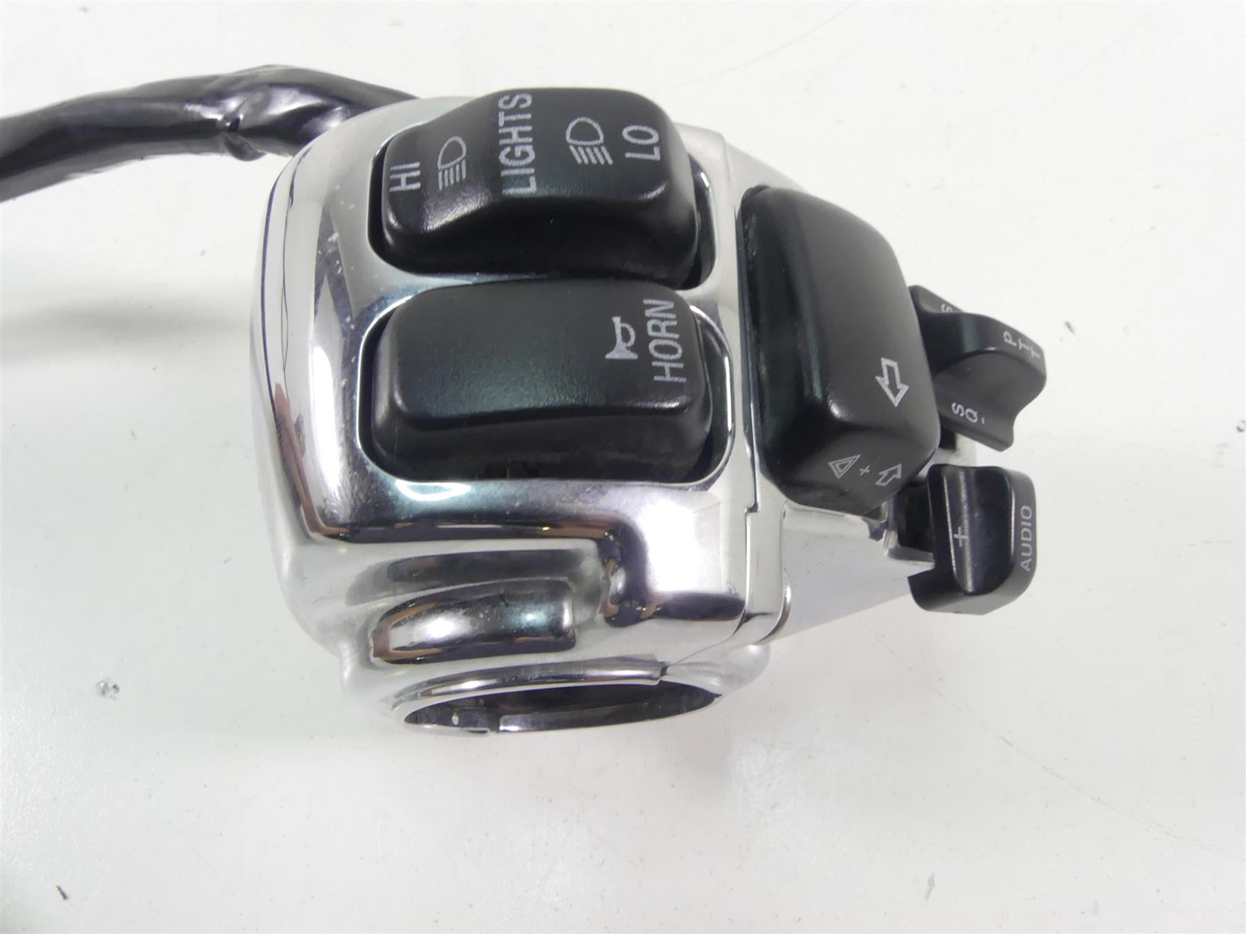 2007 Harley FLHTCU SE CVO Electra Glide Left Hand Audio Control Switch 71682-06 {{ shop.shopifyCountryName }} - Mototech271