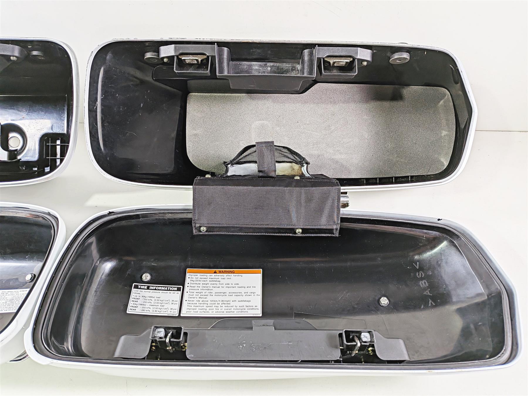 2006 Yamaha XVZ1300 Royal Star Left Right Saddle Bag Set White 4XY-Y2843-2H-P2 {{ shop.shopifyCountryName }} - Mototech271