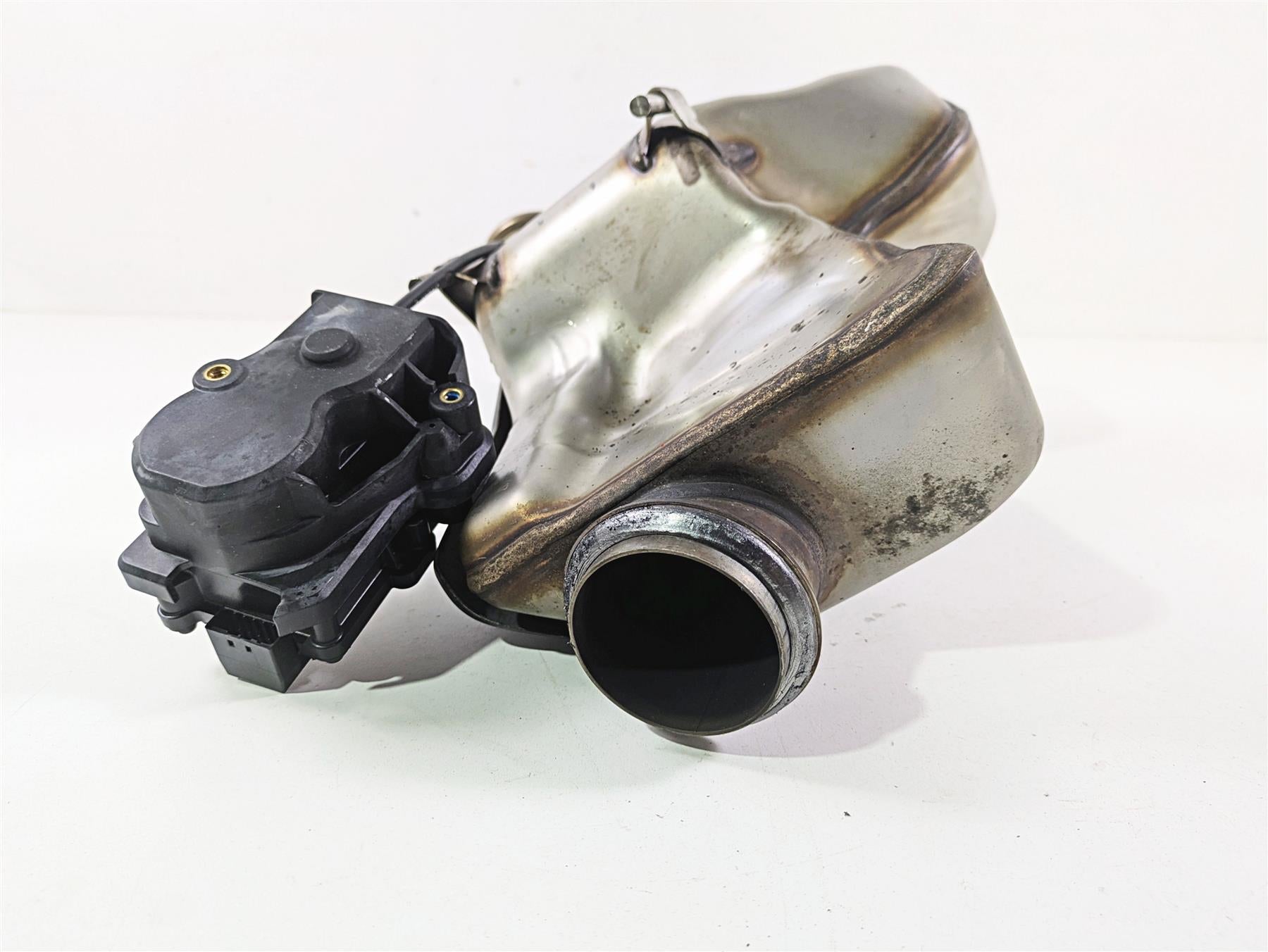 2018 KTM 1290 Super Duke R Exhaust Center Chamber Pipe & Servo 61605050000 {{ shop.shopifyCountryName }} - Mototech271