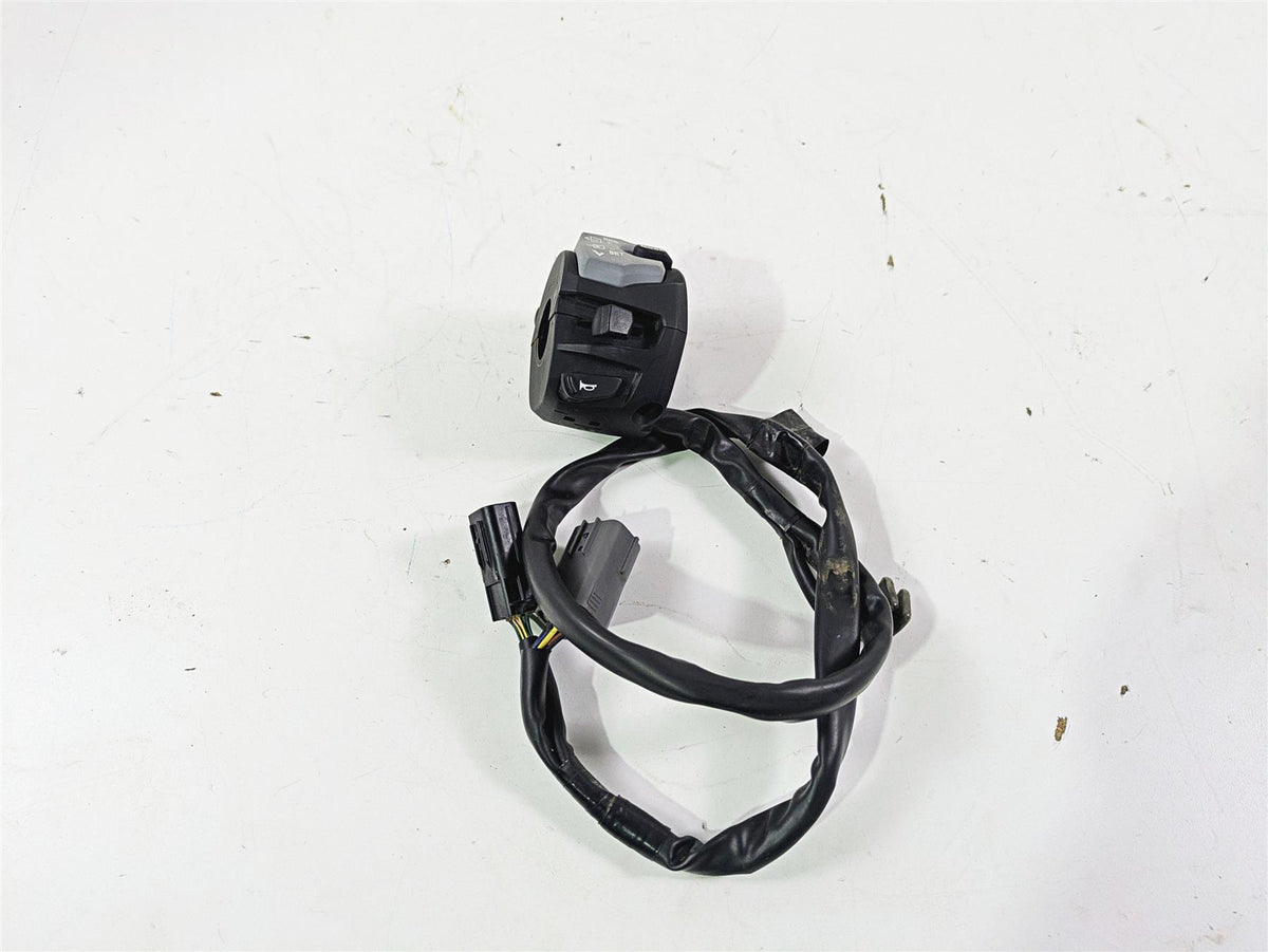 2020 Suzuki V-Strom 1050 XT Left Hand Turn Signal Control Switch 37400-06L00 {{ shop.shopifyCountryName }} - Mototech271