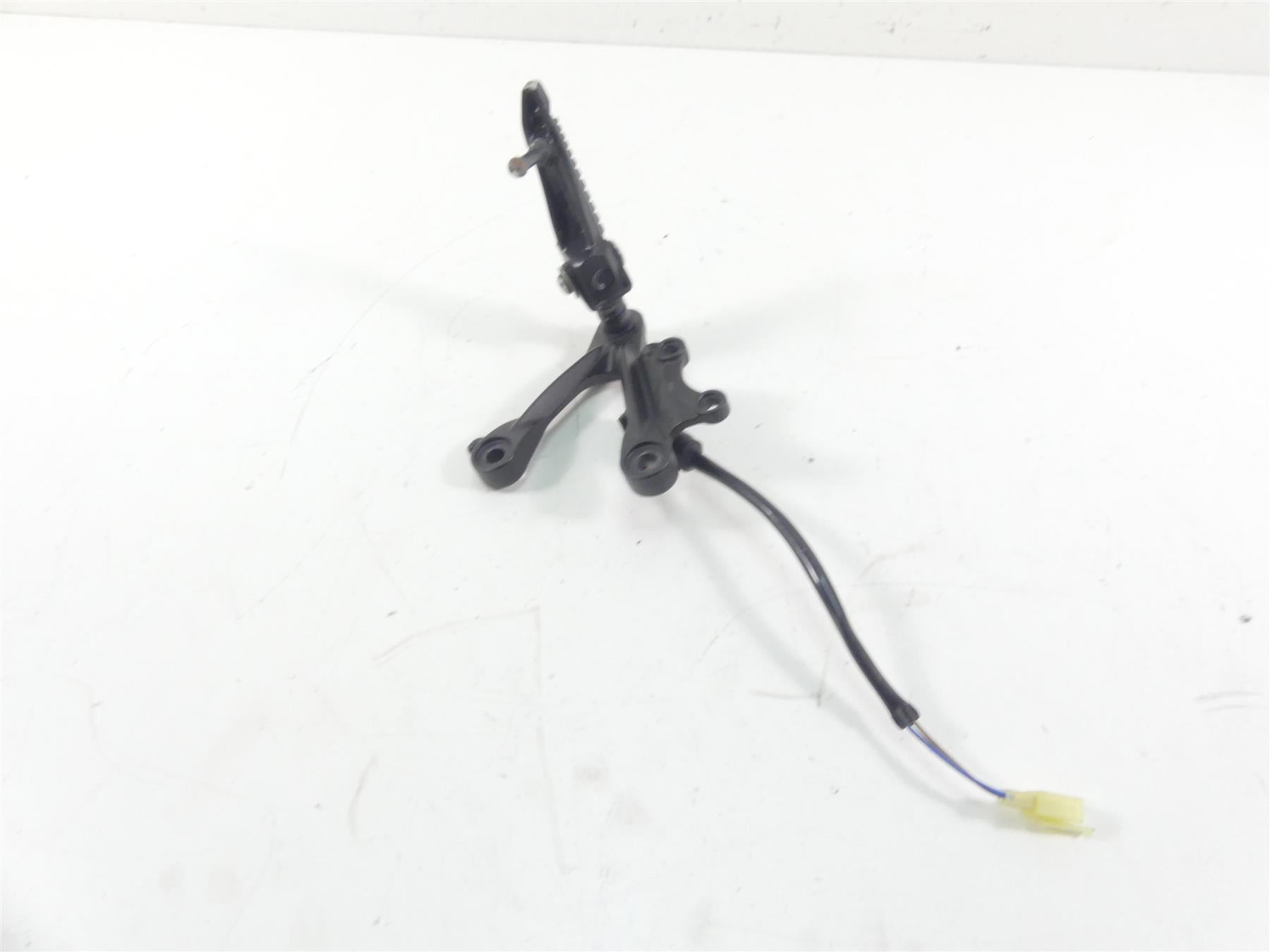 2013 Kawasaki ZX636 ZX6R Ninja Right Footpeg & Bracket Set 35063-0590-18R {{ shop.shopifyCountryName }} - Mototech271