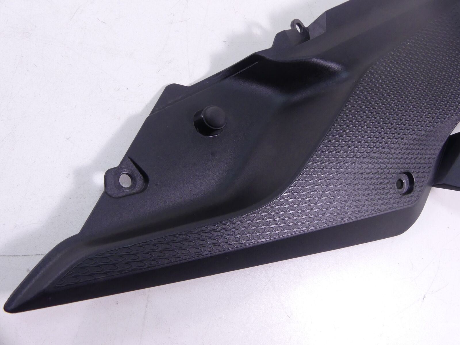 2016 BMW R1200RS K54 Between Leg Right Side Fairing 46638545320 {{ shop.shopifyCountryName }} - Mototech271