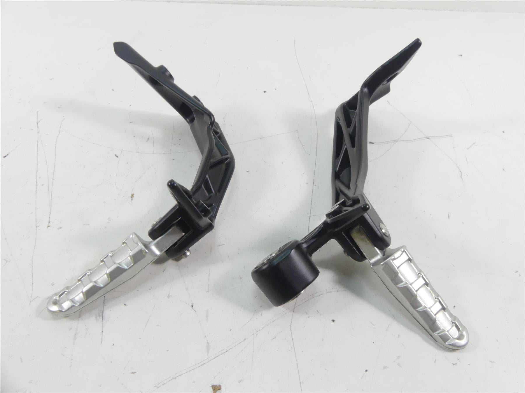 2019 Indian Motorcycle Co. FTR1200 Rear Passenger Footpeg Set 5142146 5142145 {{ shop.shopifyCountryName }} - Mototech271