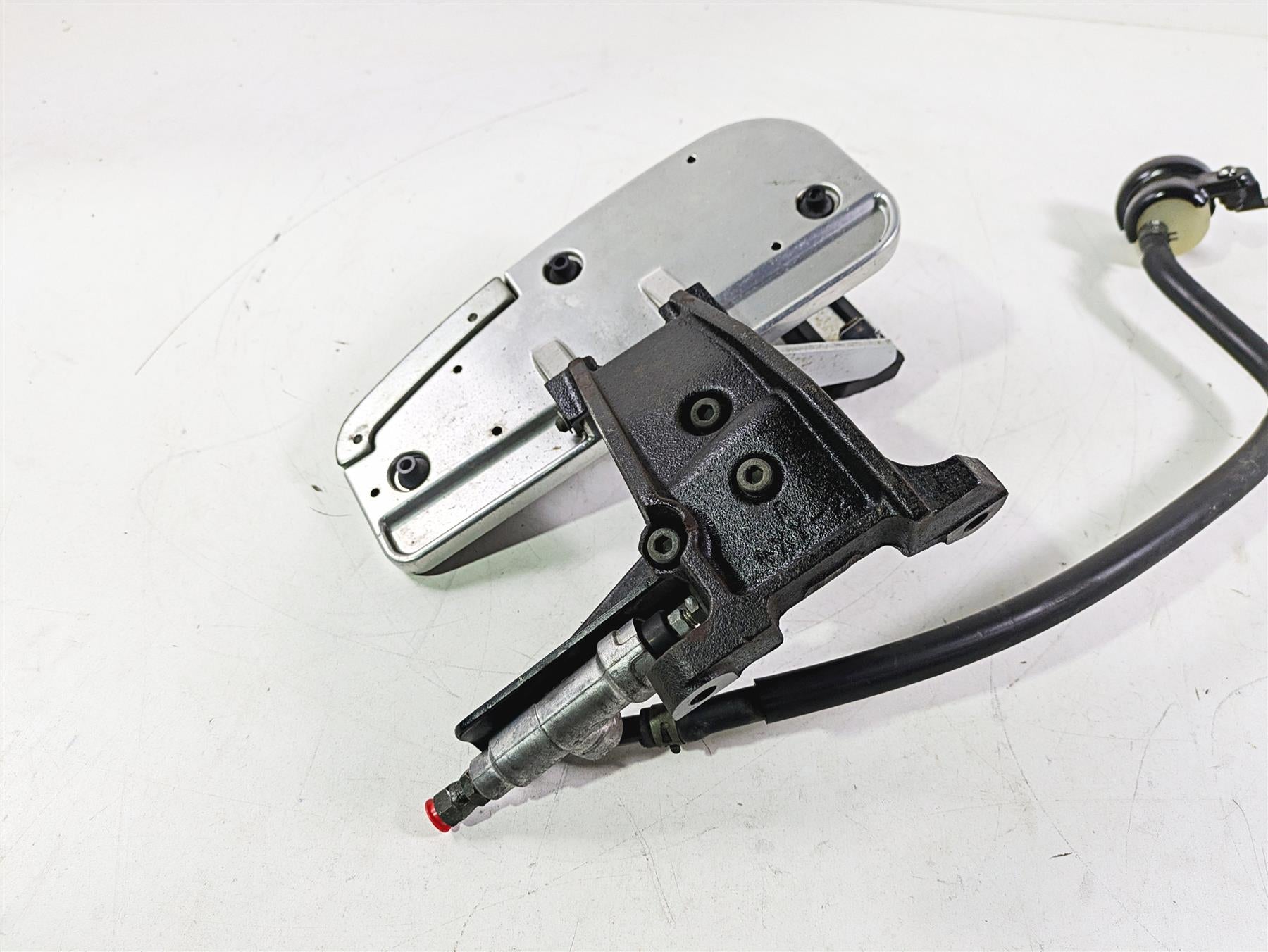 2004 Yamaha XVZ1300 Royal Star Right Floorboard & Brake Pedal Set 4XY-27420-10 {{ shop.shopifyCountryName }} - Mototech271