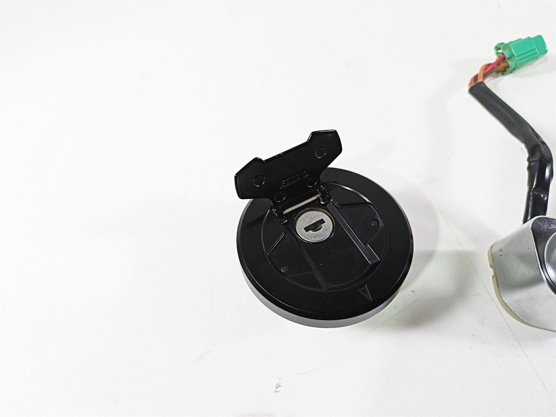 2016 Suzuki M109R VZR1800 Boulevard Ignition Switch Key Lock Set 37000-50810 {{ shop.shopifyCountryName }} - Mototech271