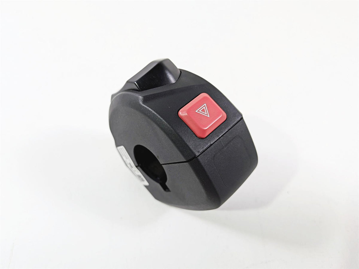 2022 Triumph Tiger 900 GT Pro Right Hand Home Start Stop Control Switch T2044829 {{ shop.shopifyCountryName }} - Mototech271