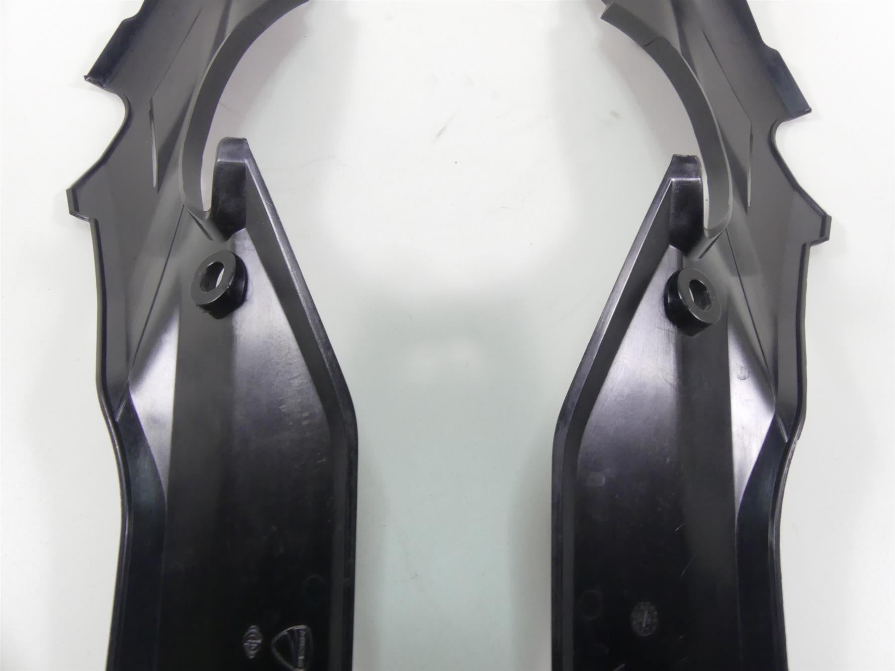 2010 Ducati Streetfighter 1098 S Under Seat & Tank Side Cover Fairings 48211571A {{ shop.shopifyCountryName }} - Mototech271