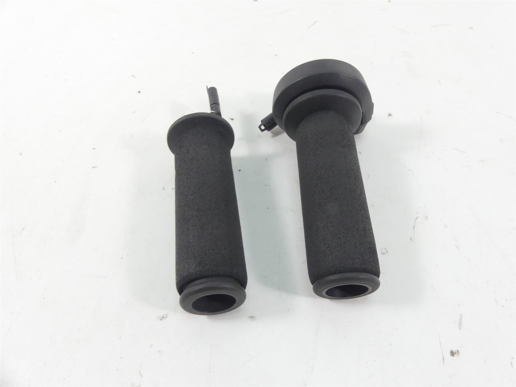 2015 BMW R1200RT K52 Left Right Heated Grip Grips Set 61318552117 61318552124 {{ shop.shopifyCountryName }} - Mototech271