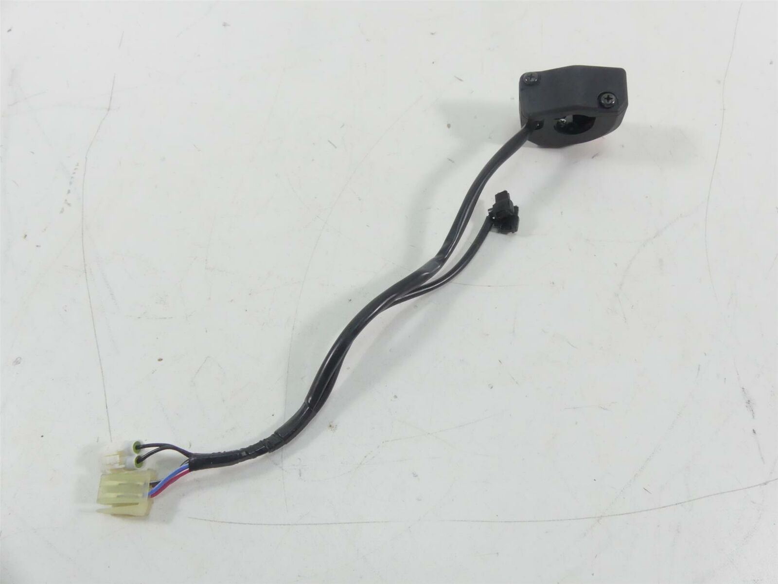 2020 Yamaha VMX17 1700 Right Hand Control Switch Start Kill Stop 2S3-83975-00-00 {{ shop.shopifyCountryName }} - Mototech271