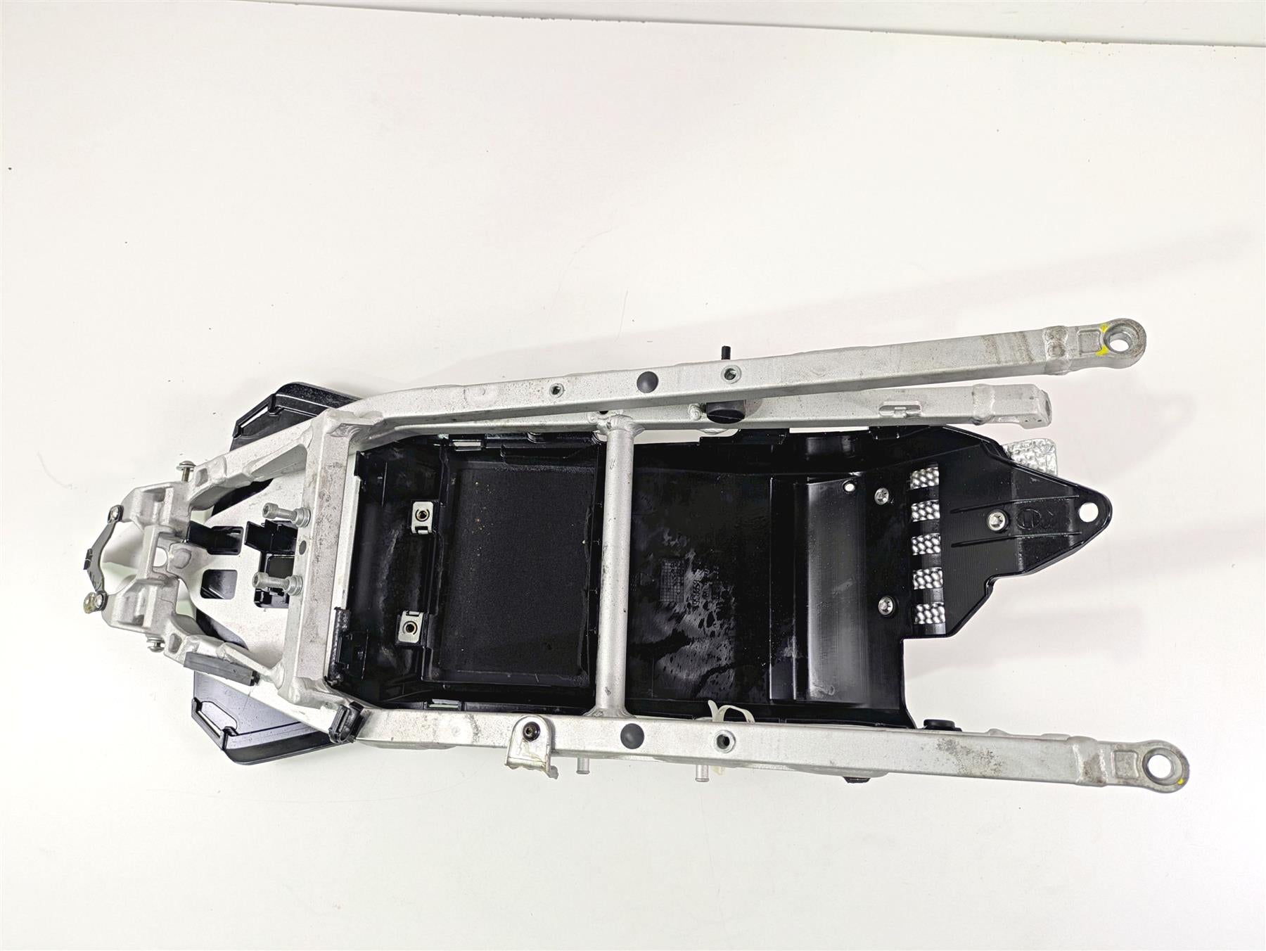 2017 Aprilia RSV 1100 Tuono V4 Factory Straight Subframe & Inner Fender 2B003589 {{ shop.shopifyCountryName }} - Mototech271
