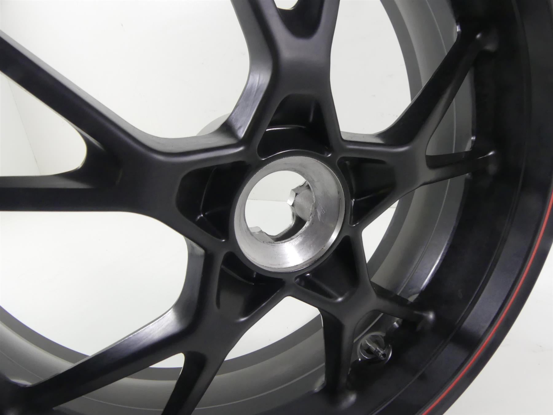 2015 Triumph 1050 Speed Triple R Straight Rear Wheel Rim 17x6 T2010353 {{ shop.shopifyCountryName }} - Mototech271