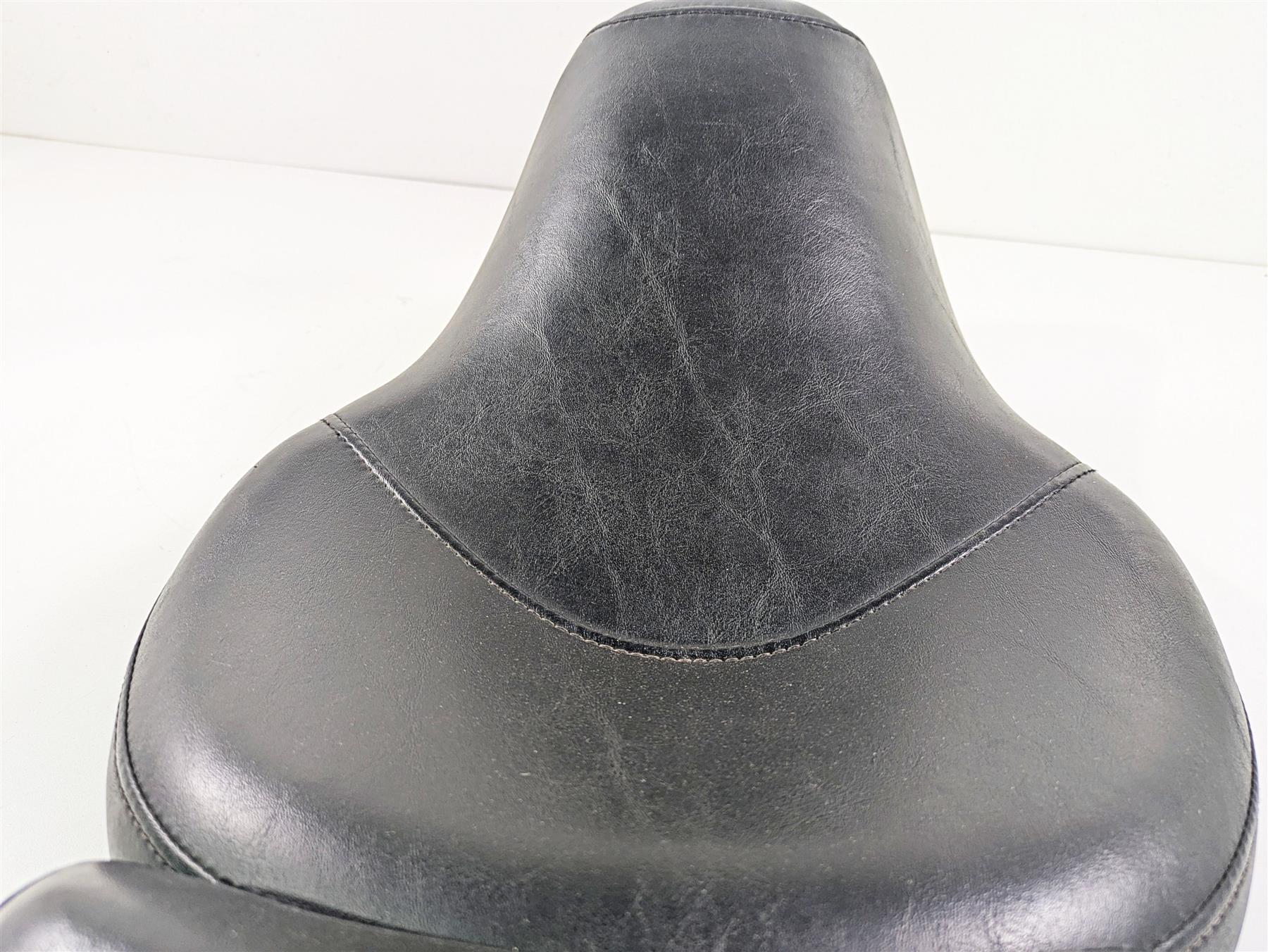 2009 Harley FXDC Dyna Super Glide Front Rear Seat Set 22531 RDW-92/61-0067 {{ shop.shopifyCountryName }} - Mototech271
