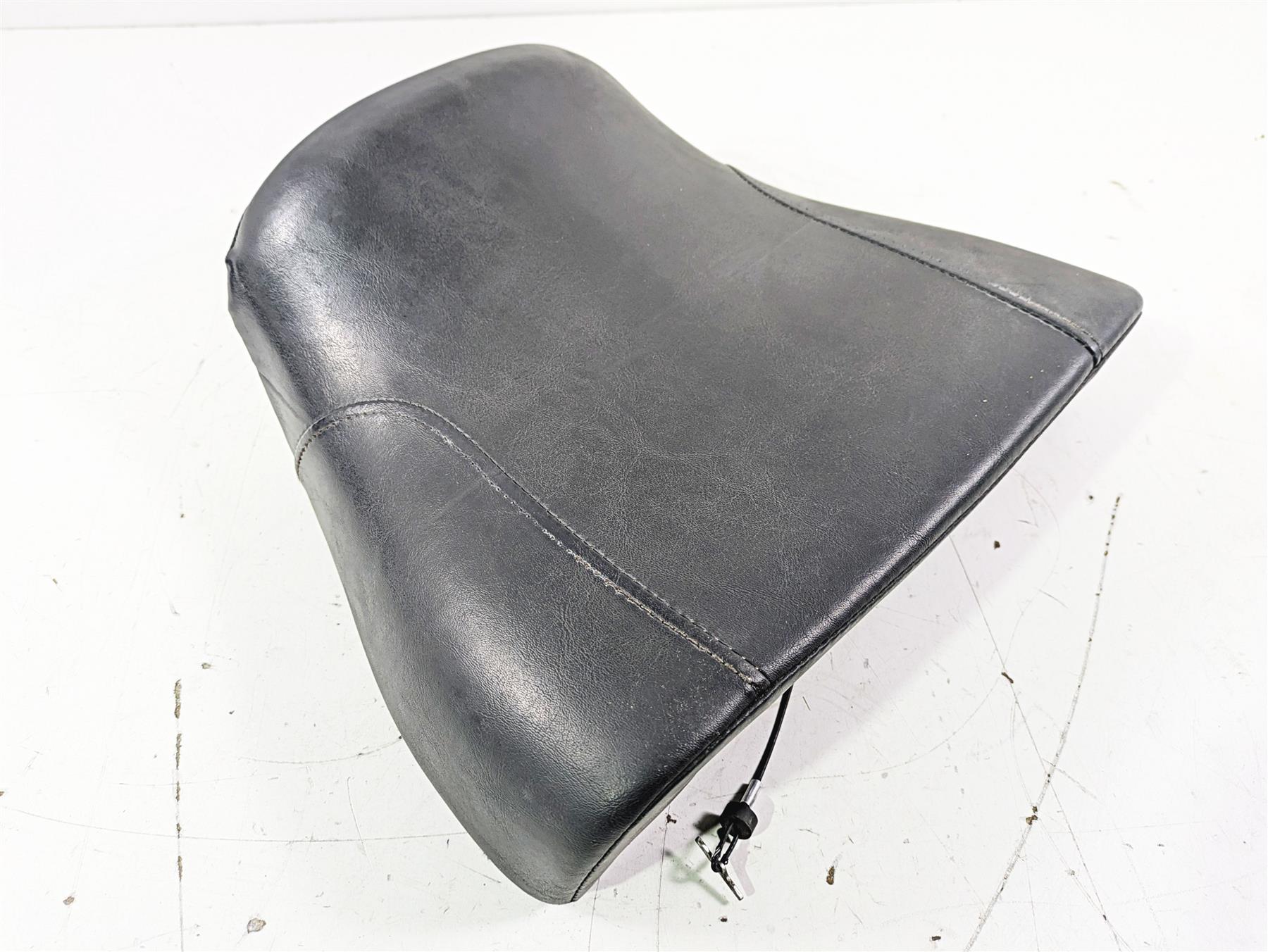 2012 Harley VRSCF Muscle V Rod Front Rider Driver Seat Saddle 52433-09 {{ shop.shopifyCountryName }} - Mototech271