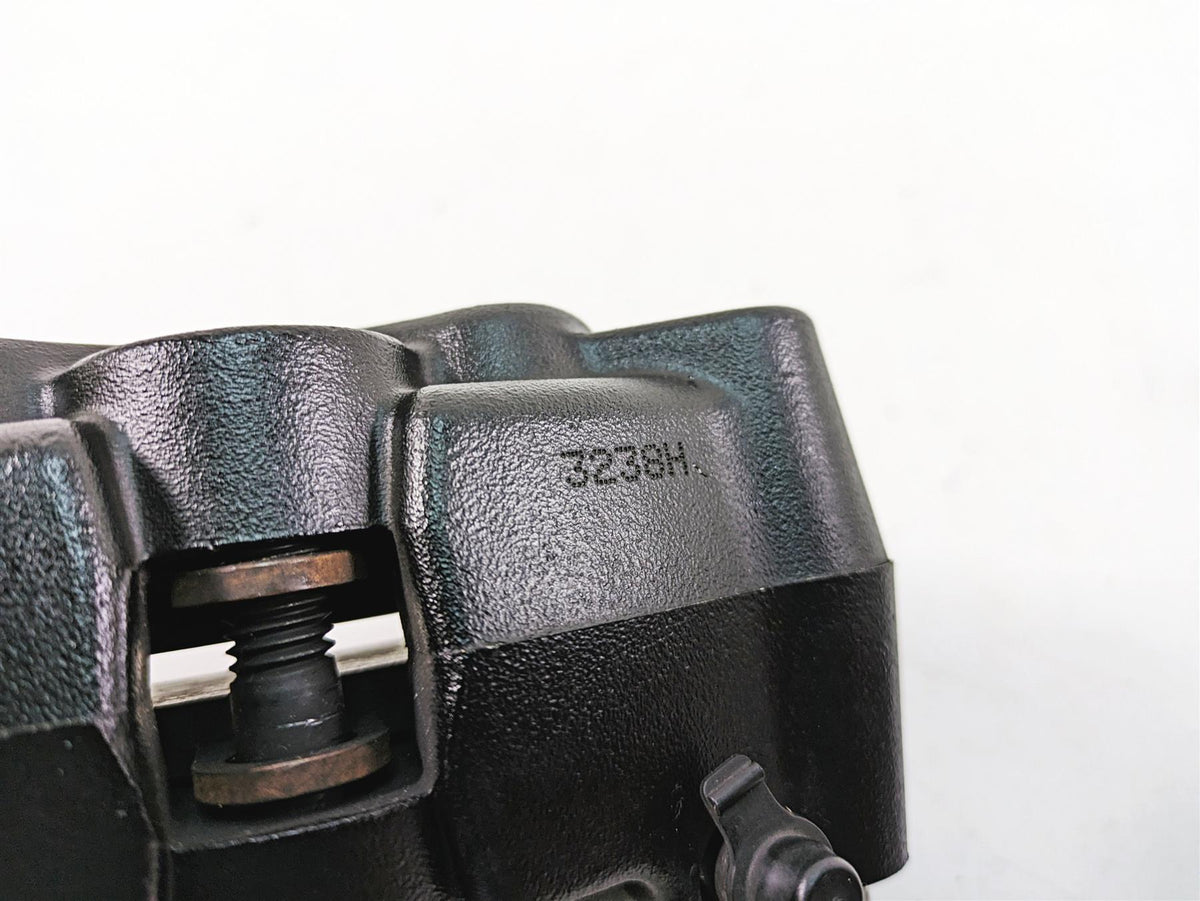 2009 Harley Dyna FXDFSE CVO Fat Bob Front Brake Caliper Set 44046-08 44047-08 {{ shop.shopifyCountryName }} - Mototech271