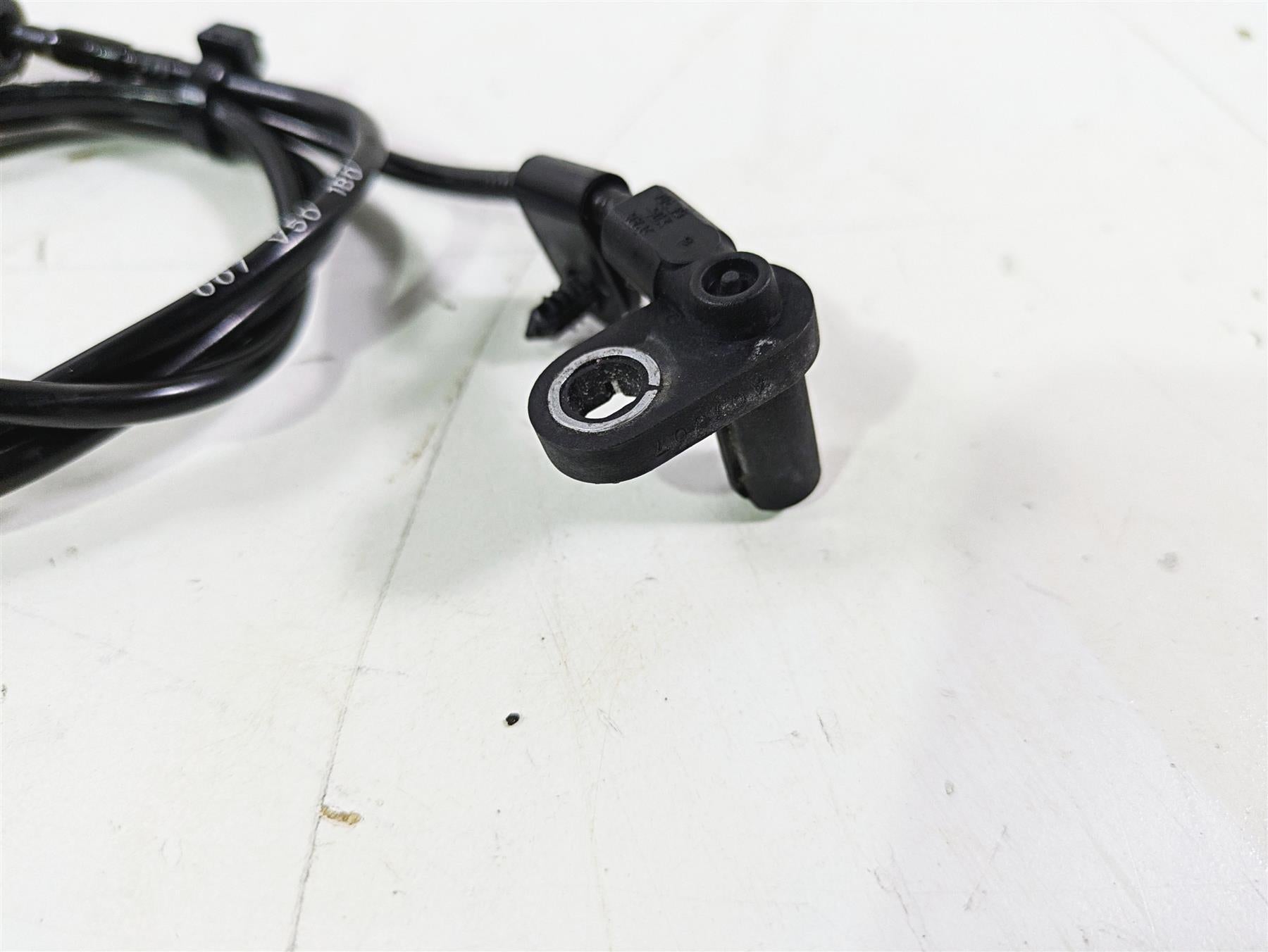 2019 Triumph Speed Triple RS 1050 Front Abs Brake Wheel Speed Sensor T2029270 {{ shop.shopifyCountryName }} - Mototech271