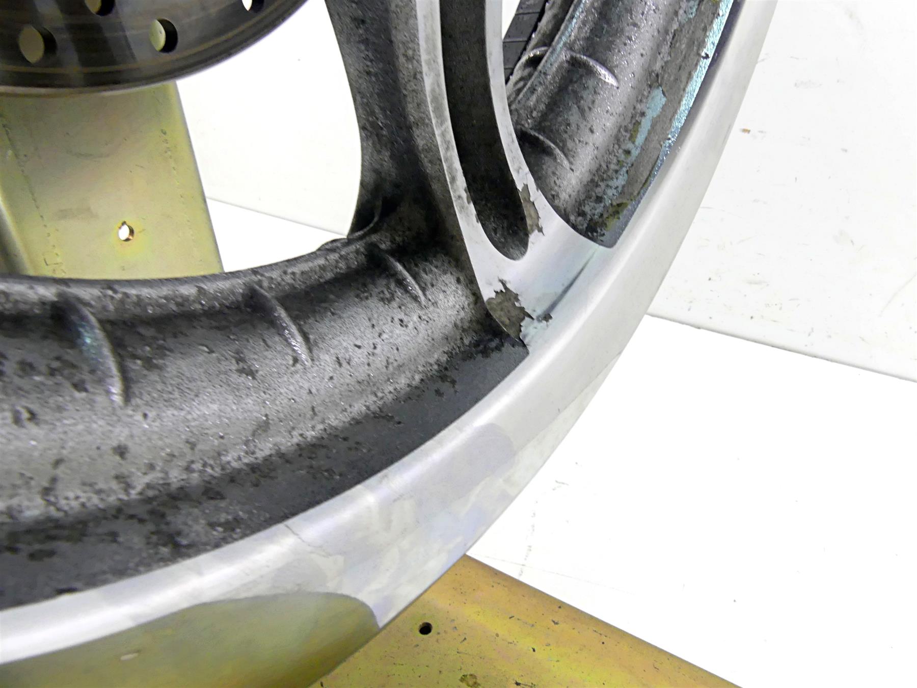2006 Harley Touring FLHTCU SE E-Glide Straight 16x3 Rear Wheel Rim 43932-02 {{ shop.shopifyCountryName }} - Mototech271