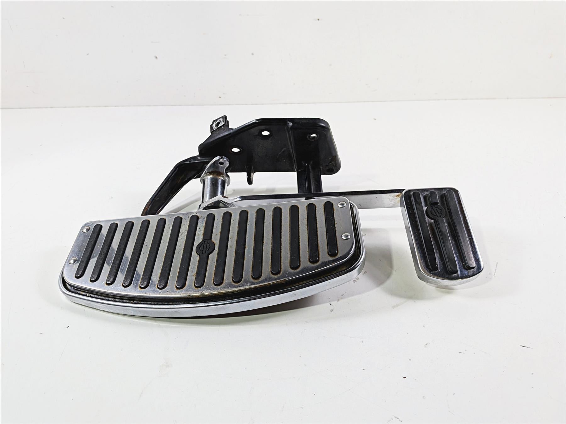 1996 Harley FLSTC Softail Heritage Front Right Floor Board Brake Pedal 42431-87A {{ shop.shopifyCountryName }} - Mototech271