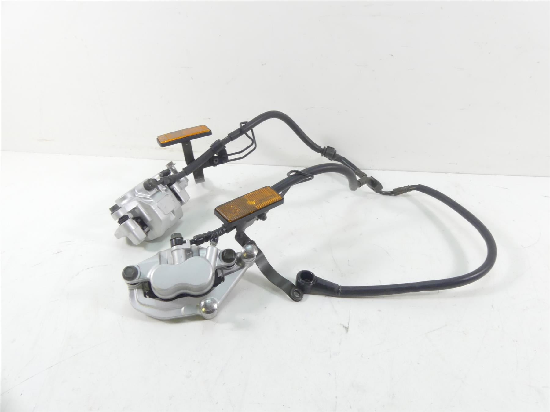 2007 Yamaha XVS1300 V-Star Front Brake Caliper & Line Set 3D8-2580U-00-00 {{ shop.shopifyCountryName }} - Mototech271