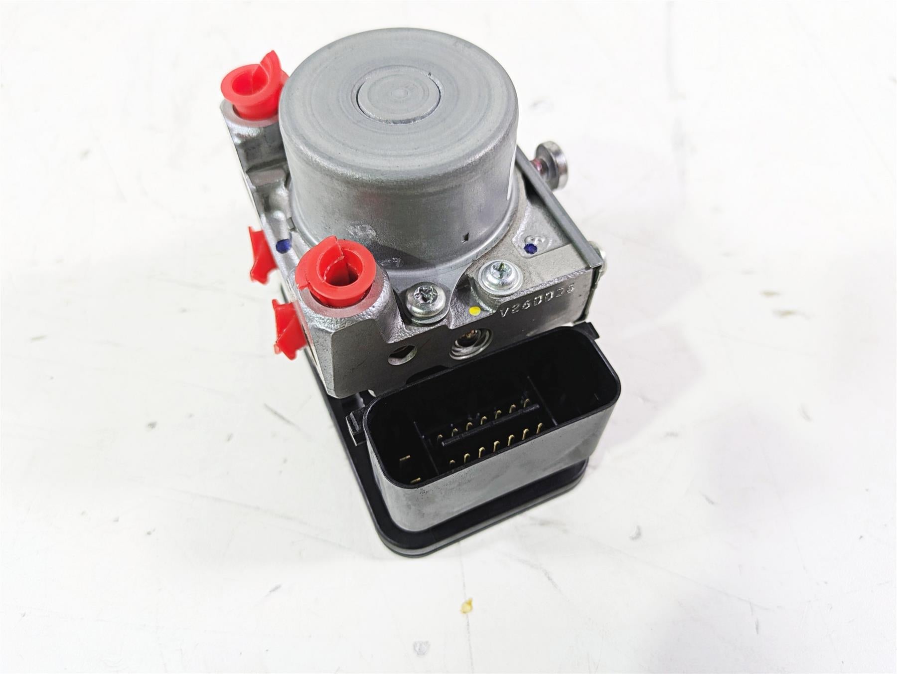 2020 Triumph Daytona 765 Moto2 Abs Brake Pump Unit Module T2022854 {{ shop.shopifyCountryName }} - Mototech271
