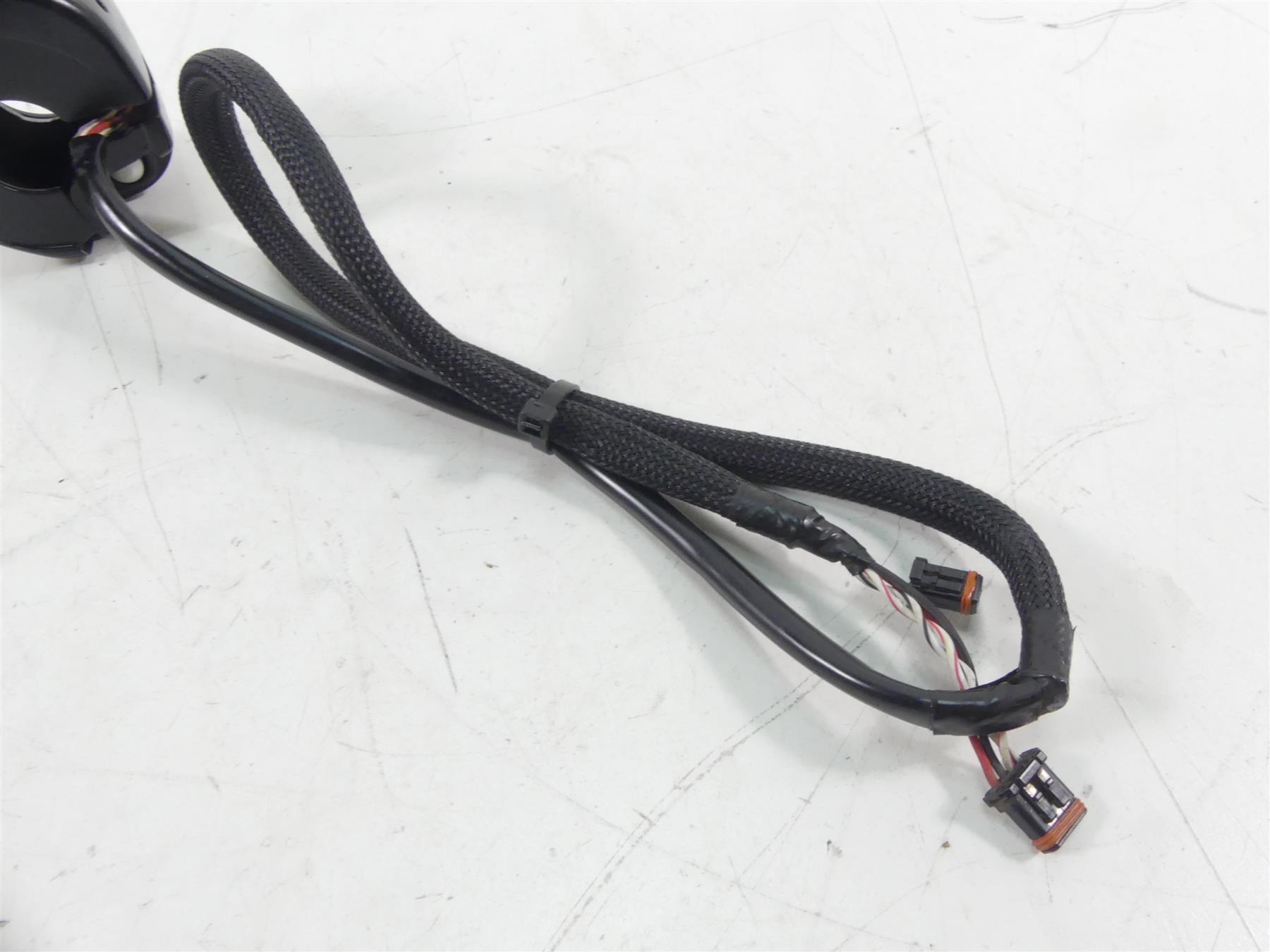 2017 Harley FXSE CVO Pro Street Breakout Right Hand Control Switch 71500423 {{ shop.shopifyCountryName }} - Mototech271