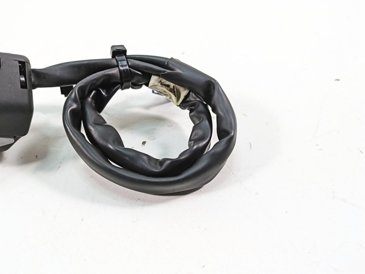 2007 Yamaha R1 YZFR1 Right Hand Kill Start Control Switch 4C8-83973-00-00 {{ shop.shopifyCountryName }} - Mototech271