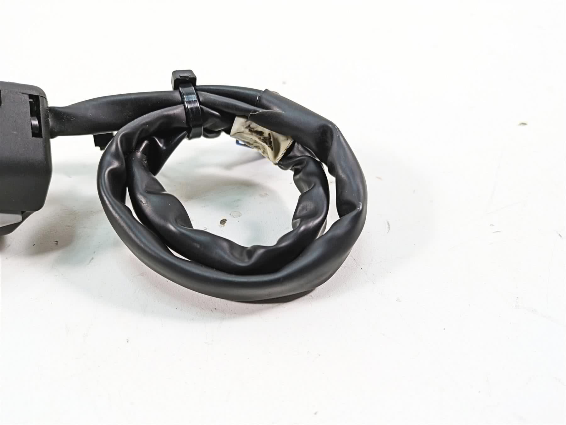 2007 Yamaha R1 YZFR1 Right Hand Kill Start Control Switch 4C8-83973-00-00 {{ shop.shopifyCountryName }} - Mototech271