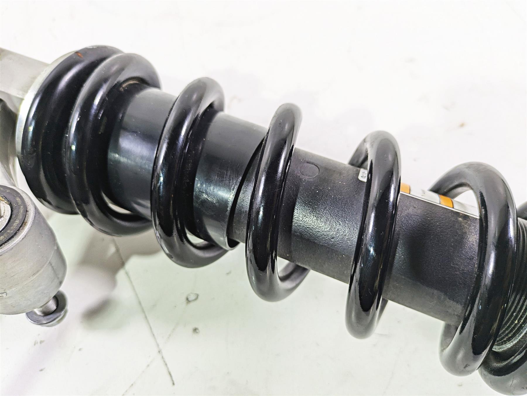 2024 Kawasaki ZX6R ZX636 Ninja Straight Rear Suspension Shock 45014-0393-52E {{ shop.shopifyCountryName }} - Mototech271