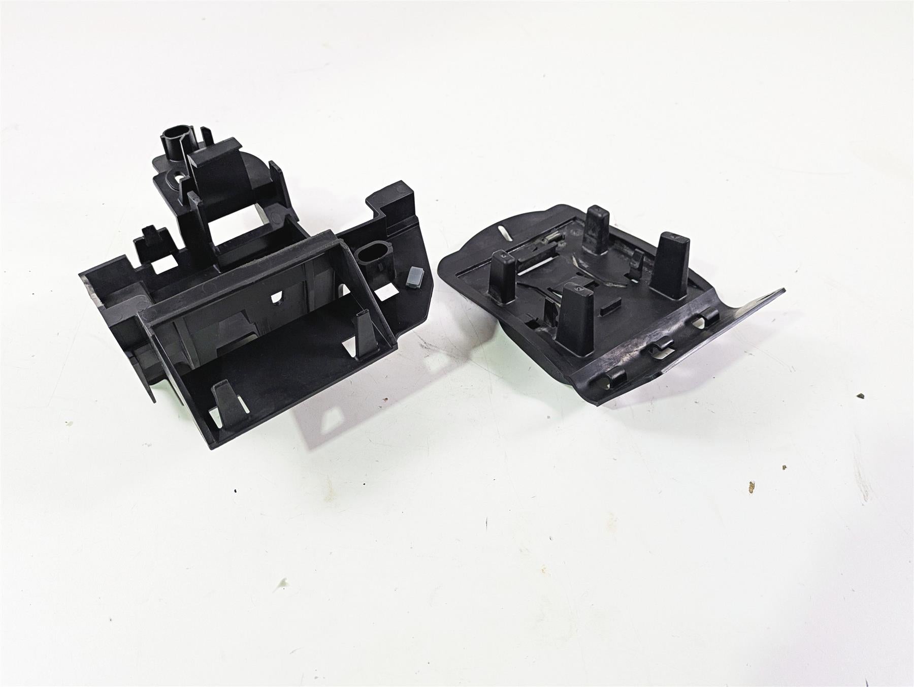 2014 Harley FLS Softail Slim Electric Holder Plastic Stay Carrier Set 70354-11 {{ shop.shopifyCountryName }} - Mototech271