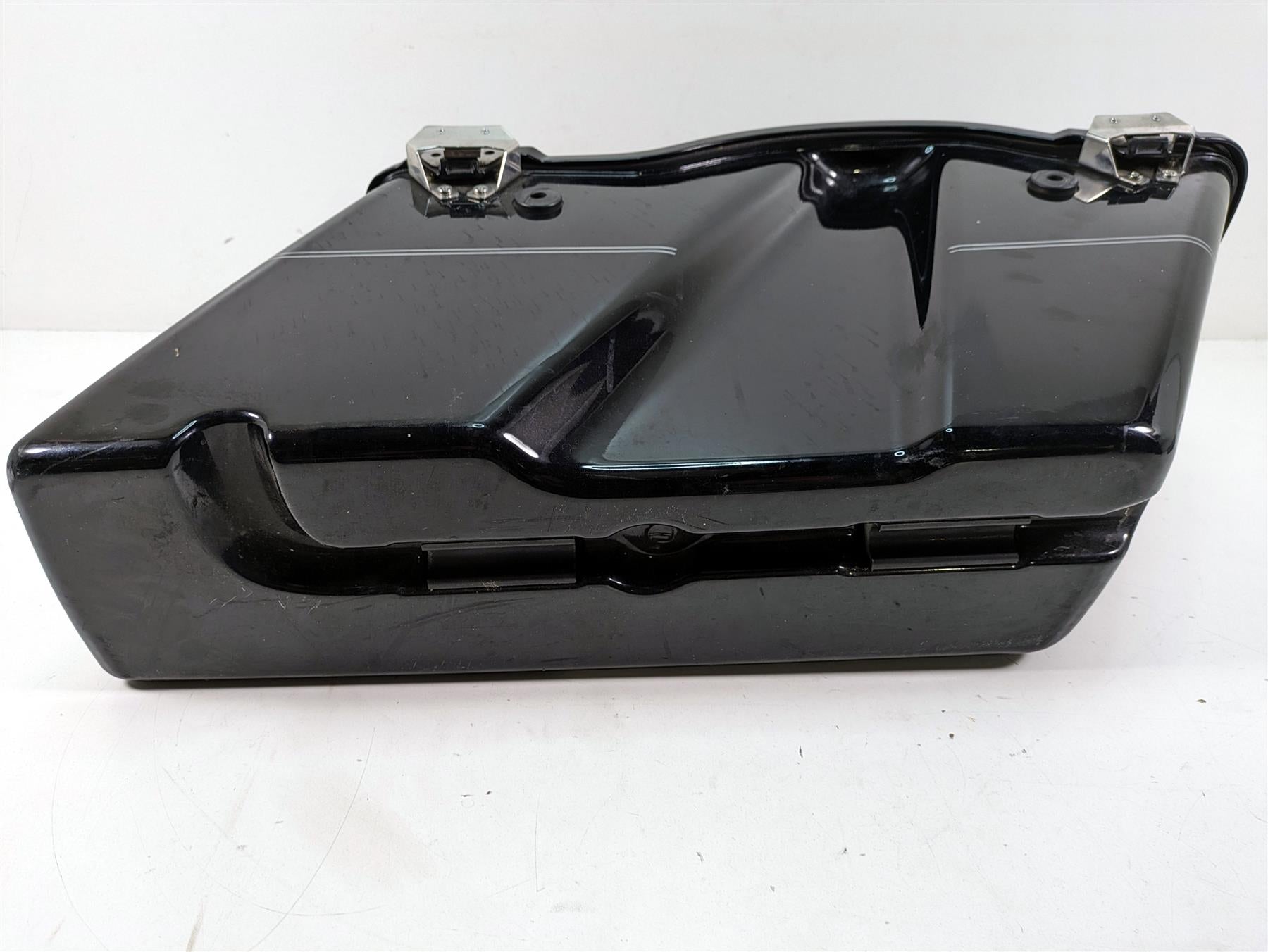 2006 Harley Touring FLHTCUI Electra Glide Left Saddlebag Saddle Bag 90753-93 {{ shop.shopifyCountryName }} - Mototech271