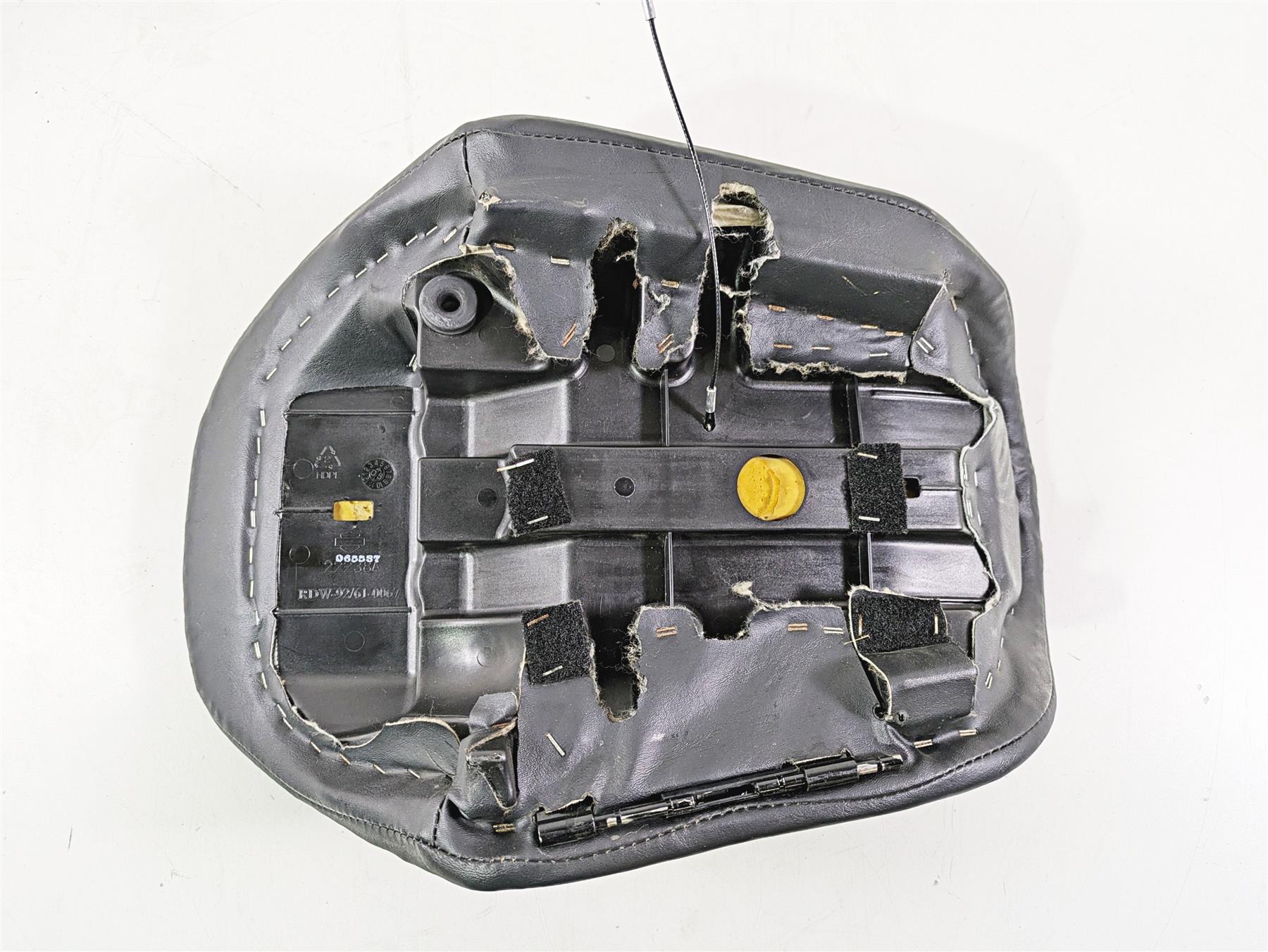2006 Harley VRSCR Street V-Rod Front Rider Seat Saddle 52415-06 {{ shop.shopifyCountryName }} - Mototech271