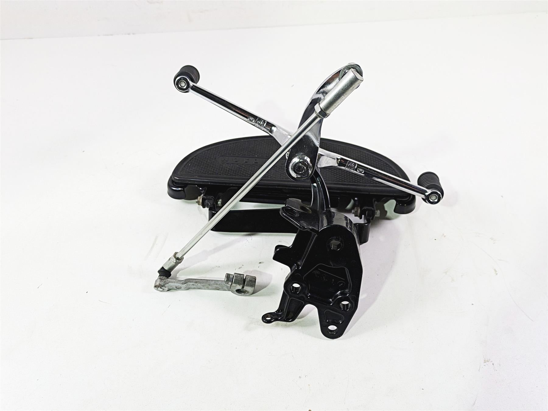 2014 Harley FLS Softail Slim Left Front Floorboard & Shifter 33630-07A 33895-82E {{ shop.shopifyCountryName }} - Mototech271