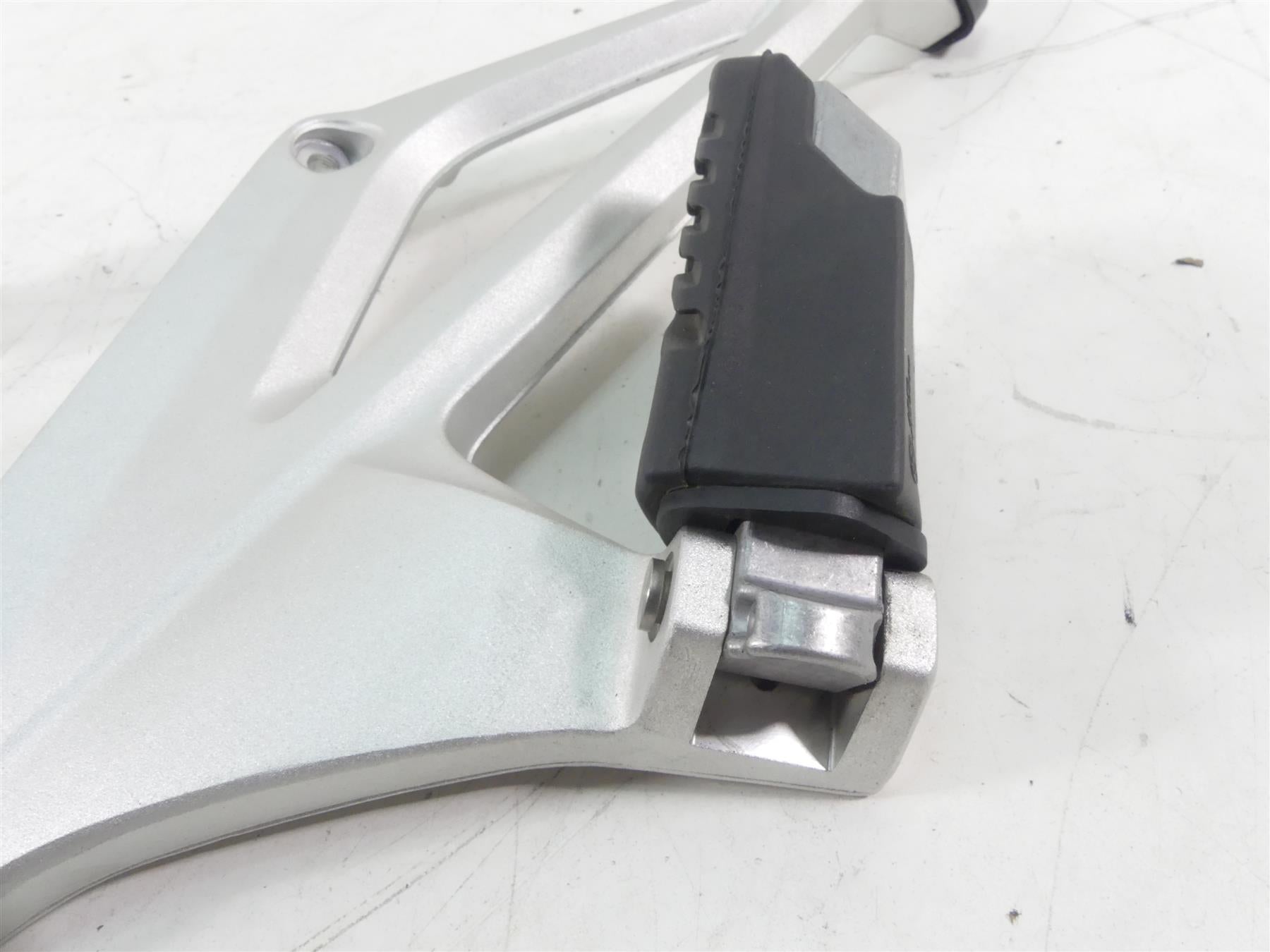 2017 BMW R1200RT K52 Rear Passenger Footpeg Set 46718534789 46718534790 {{ shop.shopifyCountryName }} - Mototech271