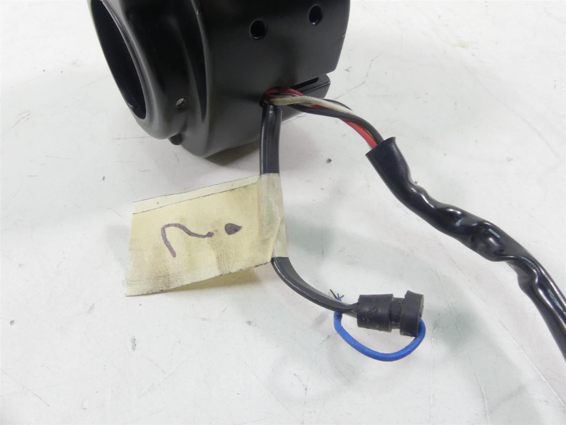 2015 Harley FXDL Dyna Low Rider Left Hand Light Blinker Control Switch 72943-12A {{ shop.shopifyCountryName }} - Mototech271
