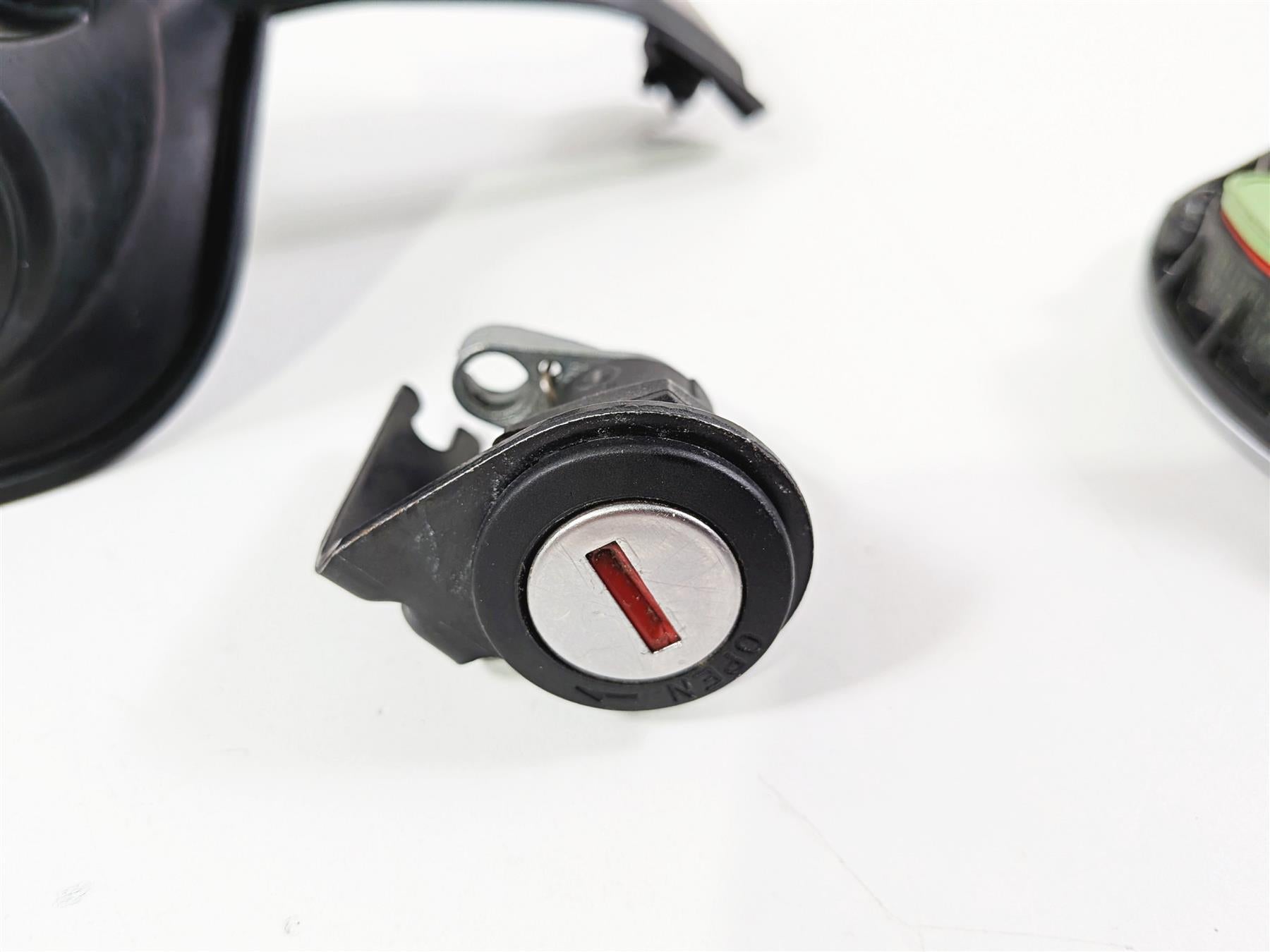 2022 Ducati Panigale V4 S V4S Ignition Switch Key Seat Fuel Lid Lock 59822511A-Mototech271