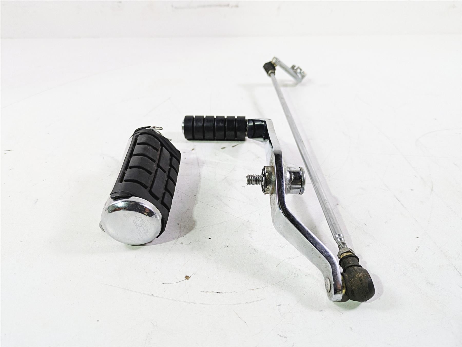 2002 Honda V-Twin VTX1800 C Left Footpeg & Shifter Shift Lever 24710-MCH-000 {{ shop.shopifyCountryName }} - Mototech271