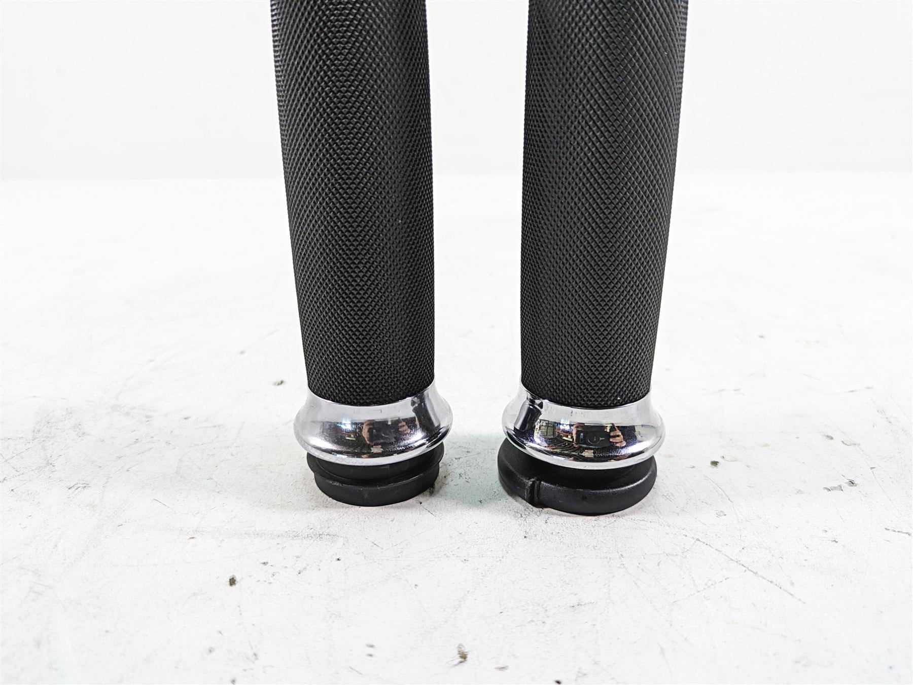 2010 Harley Touring FLHTCU Electra Glide Nice Avon Hand Grip Set CC-85-CH-FLY {{ shop.shopifyCountryName }} - Mototech271