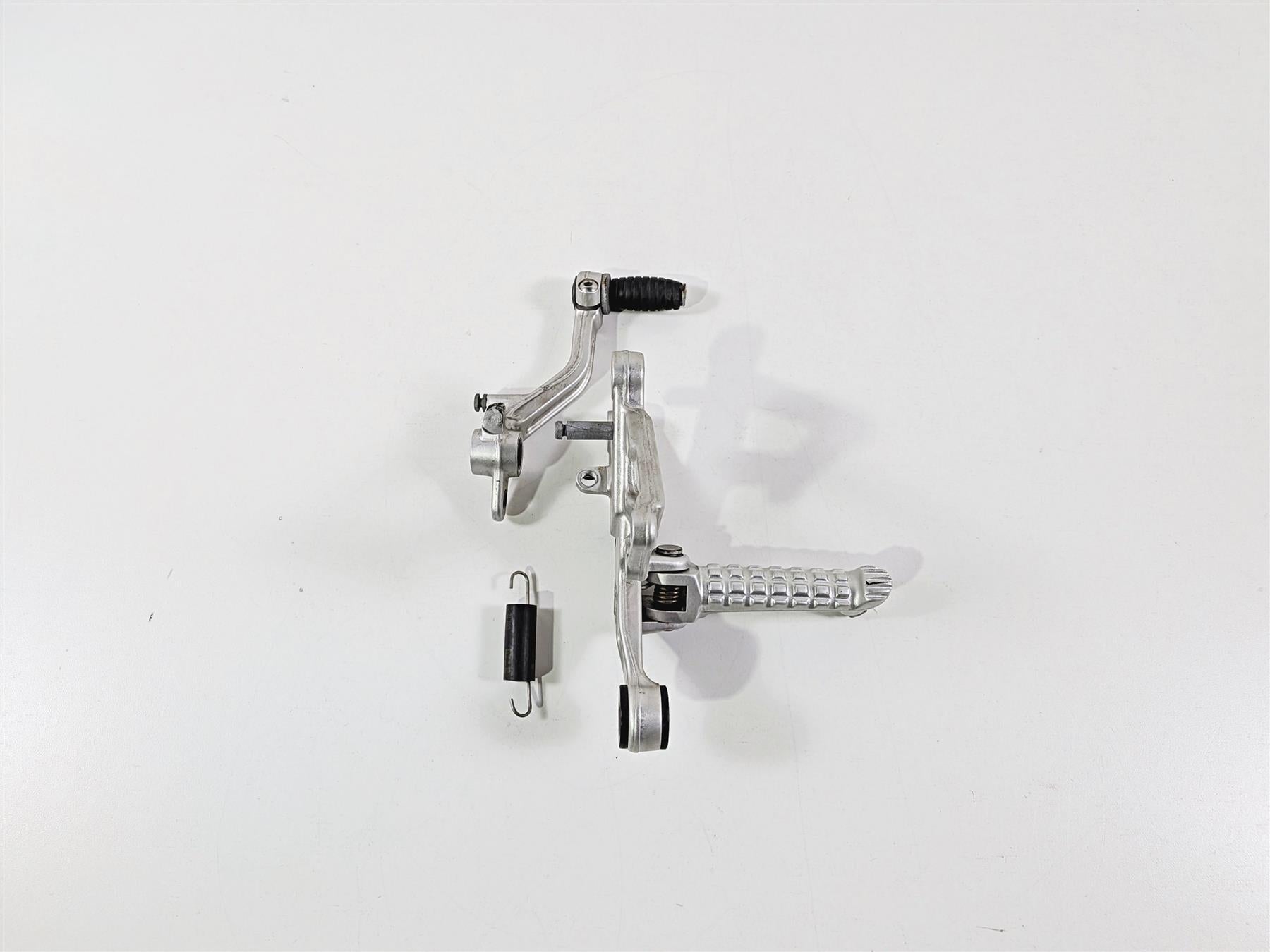 2016 Aprilia RSV 1100 Tuono V4 Factory Front Right Foot Peg & Brake Pedal 897828 {{ shop.shopifyCountryName }} - Mototech271