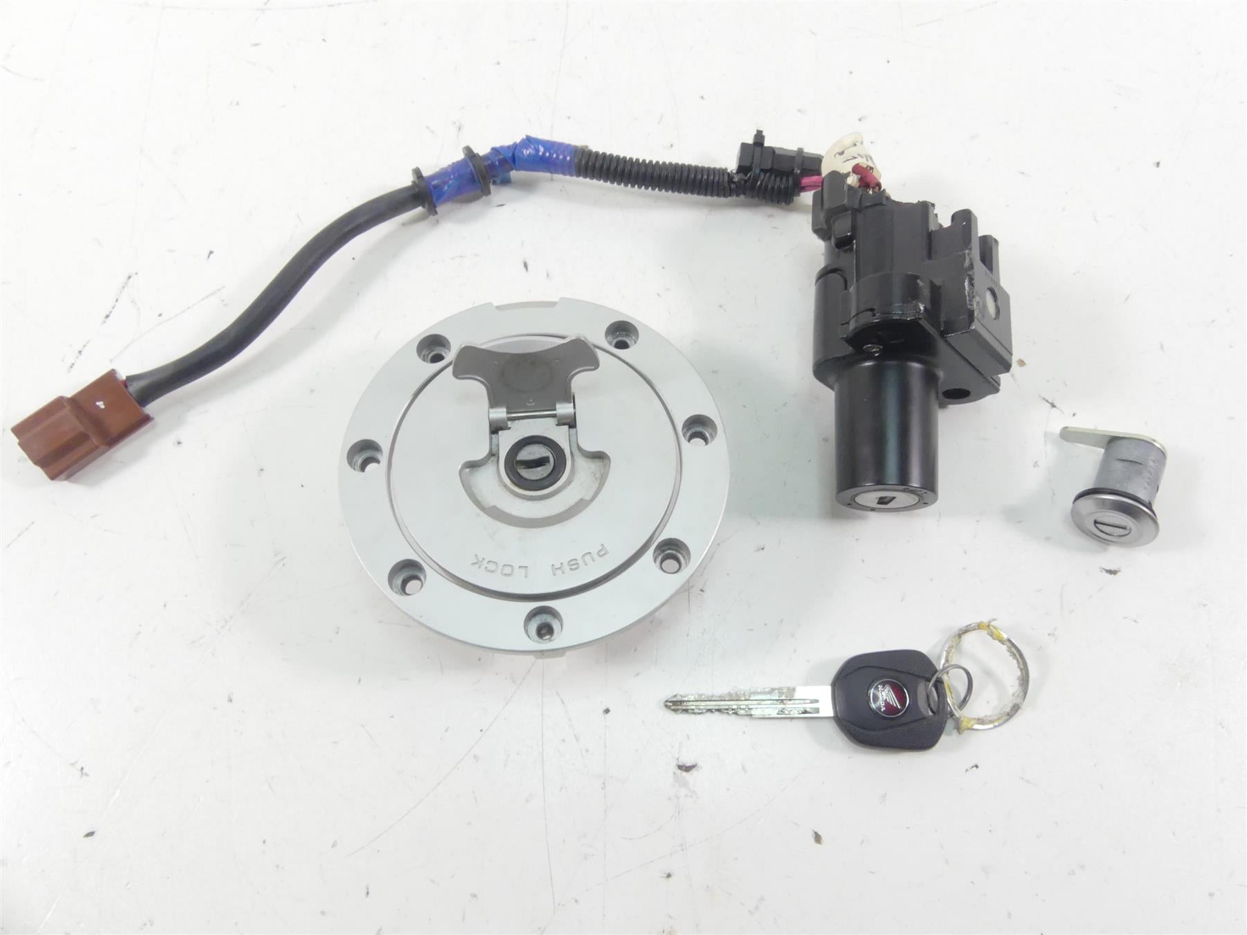 2021 Honda CBR600RR Ignition Switch Key Lock Tank Cap Set - Read 35010-MJC-L11 {{ shop.shopifyCountryName }} - Mototech271
