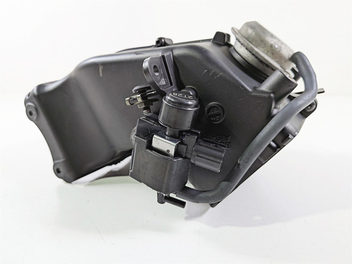 2024 Yamaha YZF R1 RN65 Front Center Air Duct Intake & Diaphragm B3L-2832E-00 {{ shop.shopifyCountryName }} - Mototech271
