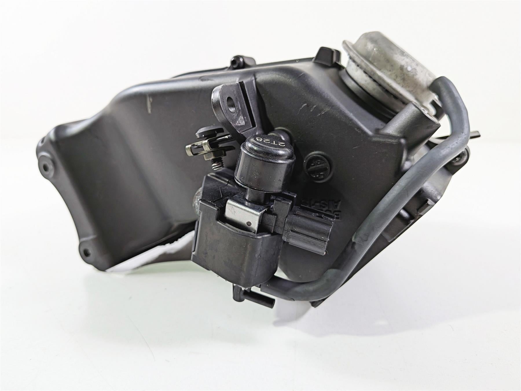 2024 Yamaha YZF R1 RN65 Front Center Air Duct Intake & Diaphragm B3L-2832E-00 {{ shop.shopifyCountryName }} - Mototech271