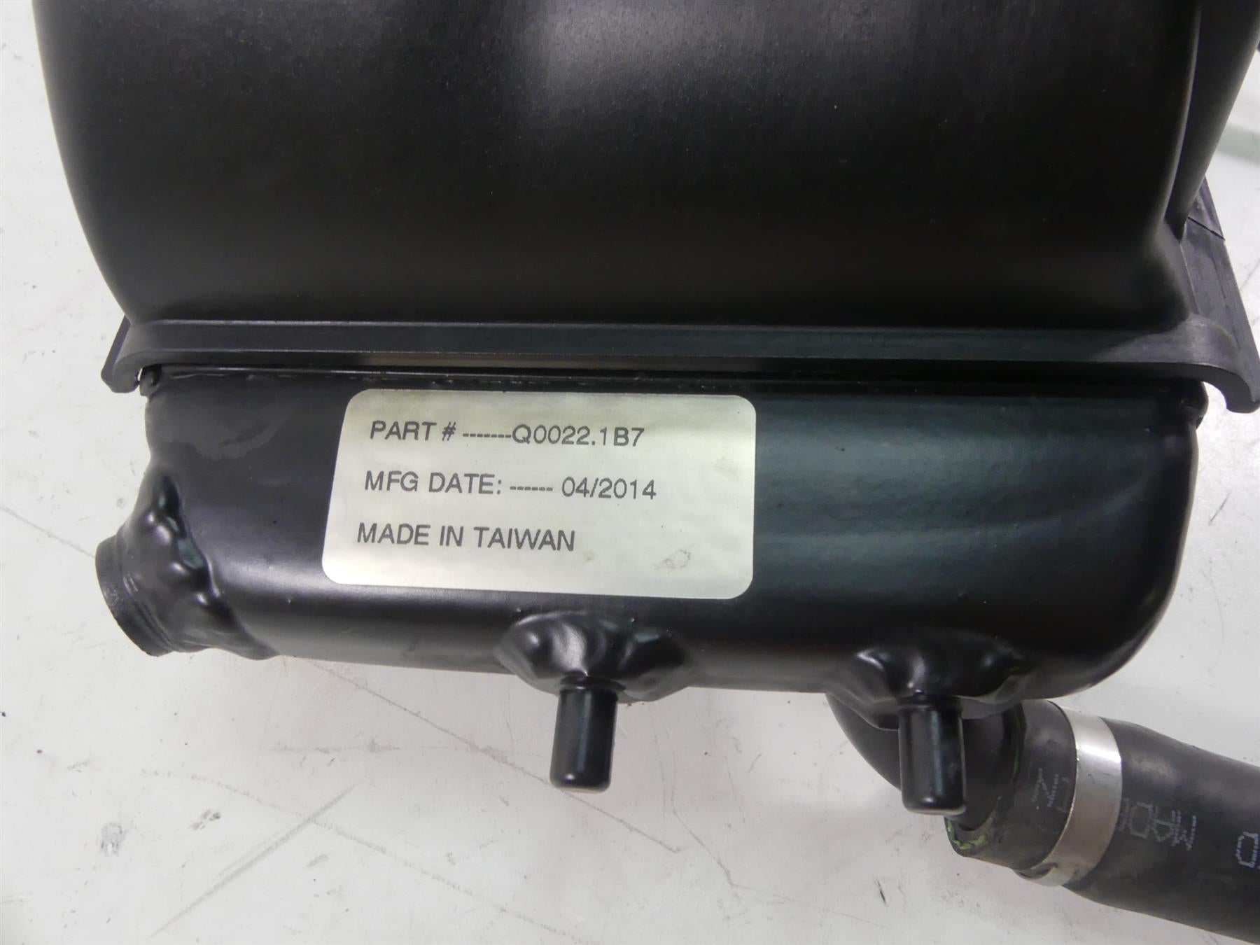 2015 Eric Buell Racing 1190SX Left Radiator Fan Hoses Shroud Set Q0022.1B7 {{ shop.shopifyCountryName }} - Mototech271