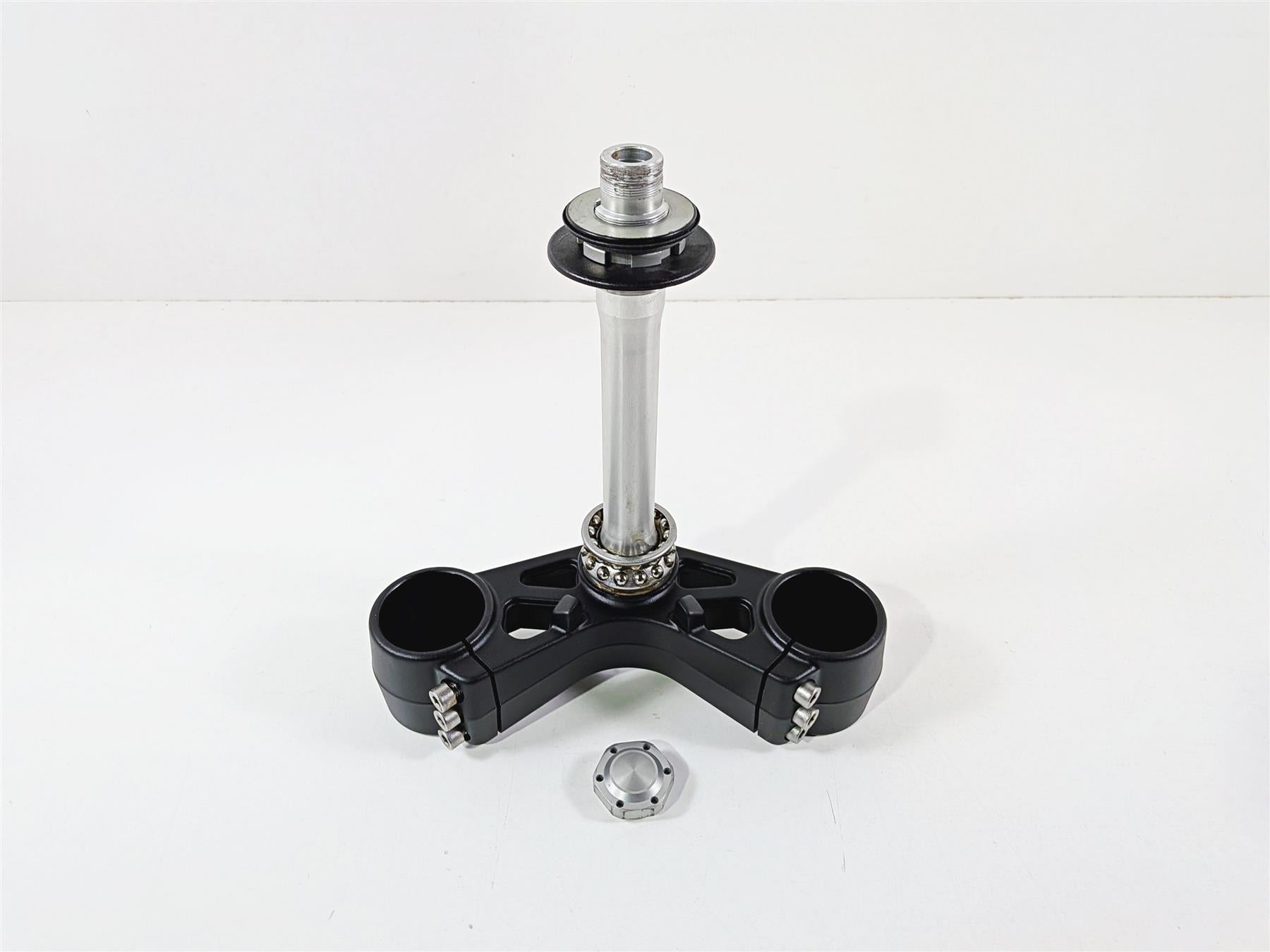 2019 Triumph Speed Triple RS 1050 Lower Triple Tree Steering Clamp Read T2048460 {{ shop.shopifyCountryName }} - Mototech271